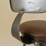 Chaise de bar vintage en métal faite à la main : siège pivotant en cuir à hauteur réglable