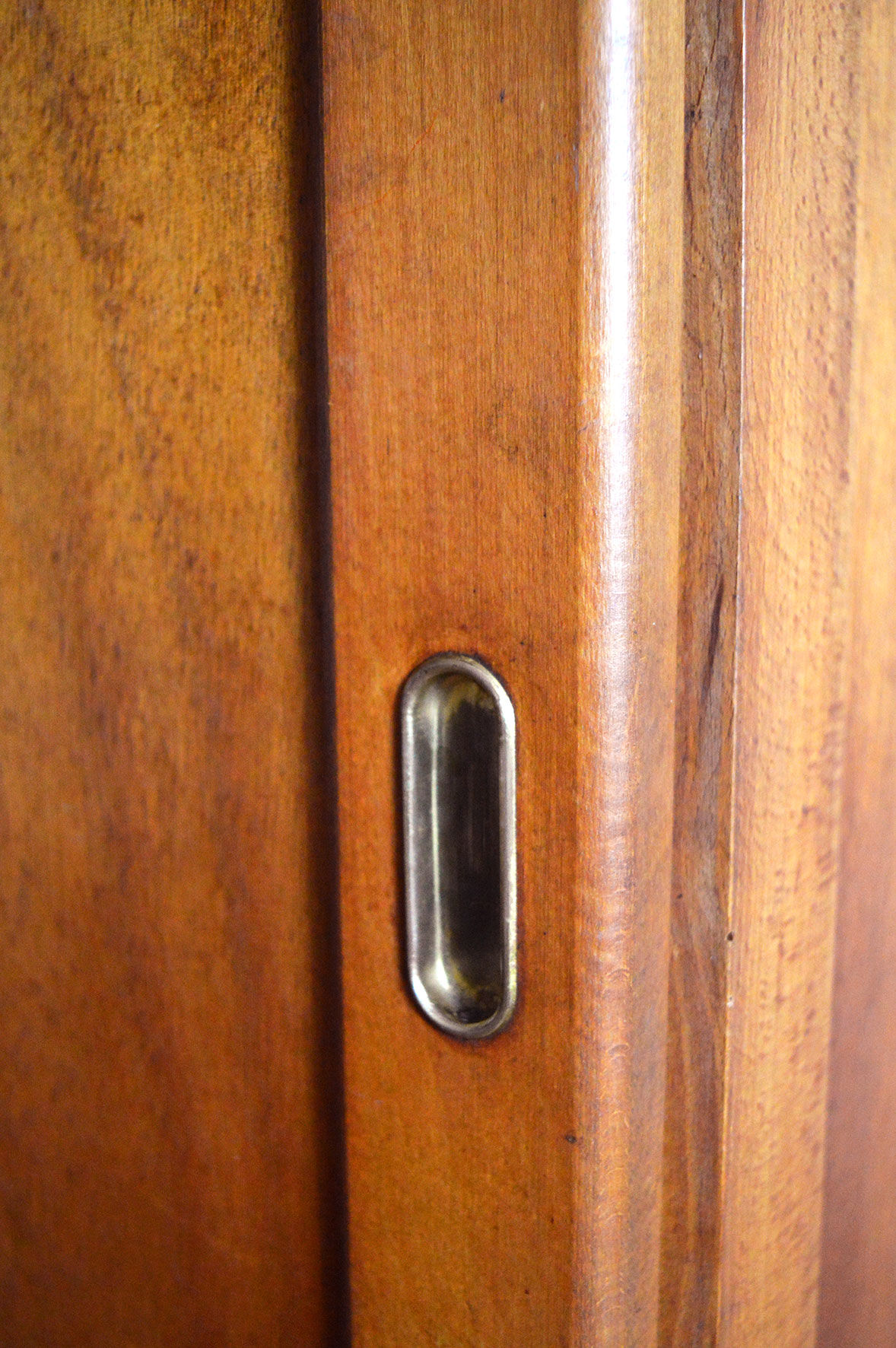 Wardrobe in blond wood