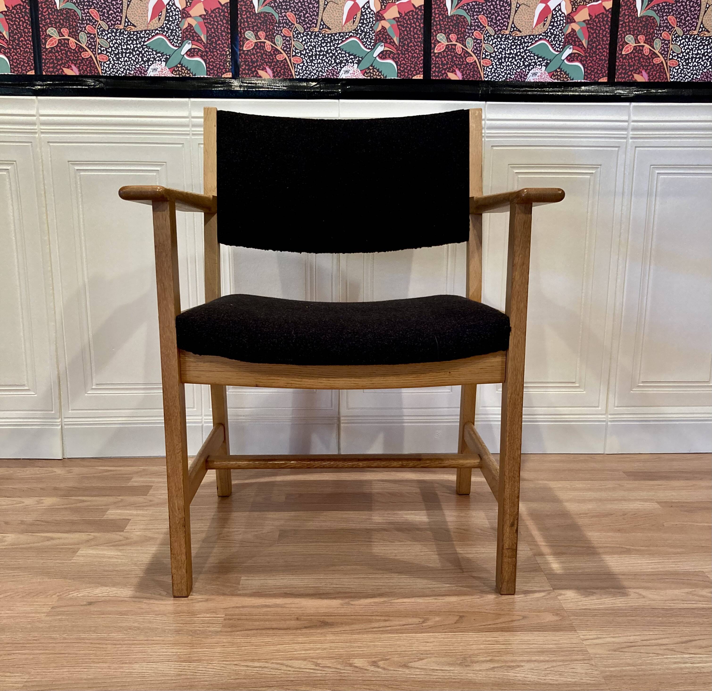 Set of 4 armchairs stamped Hans Wegner "Scandinavian design" 1960.