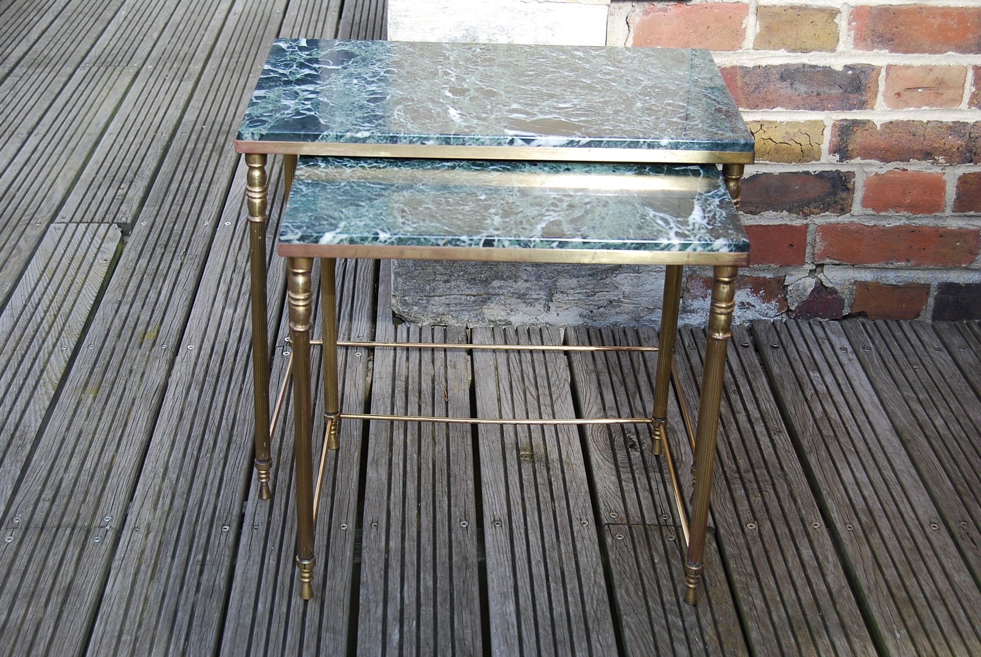 Tables gigognes en marbre vert