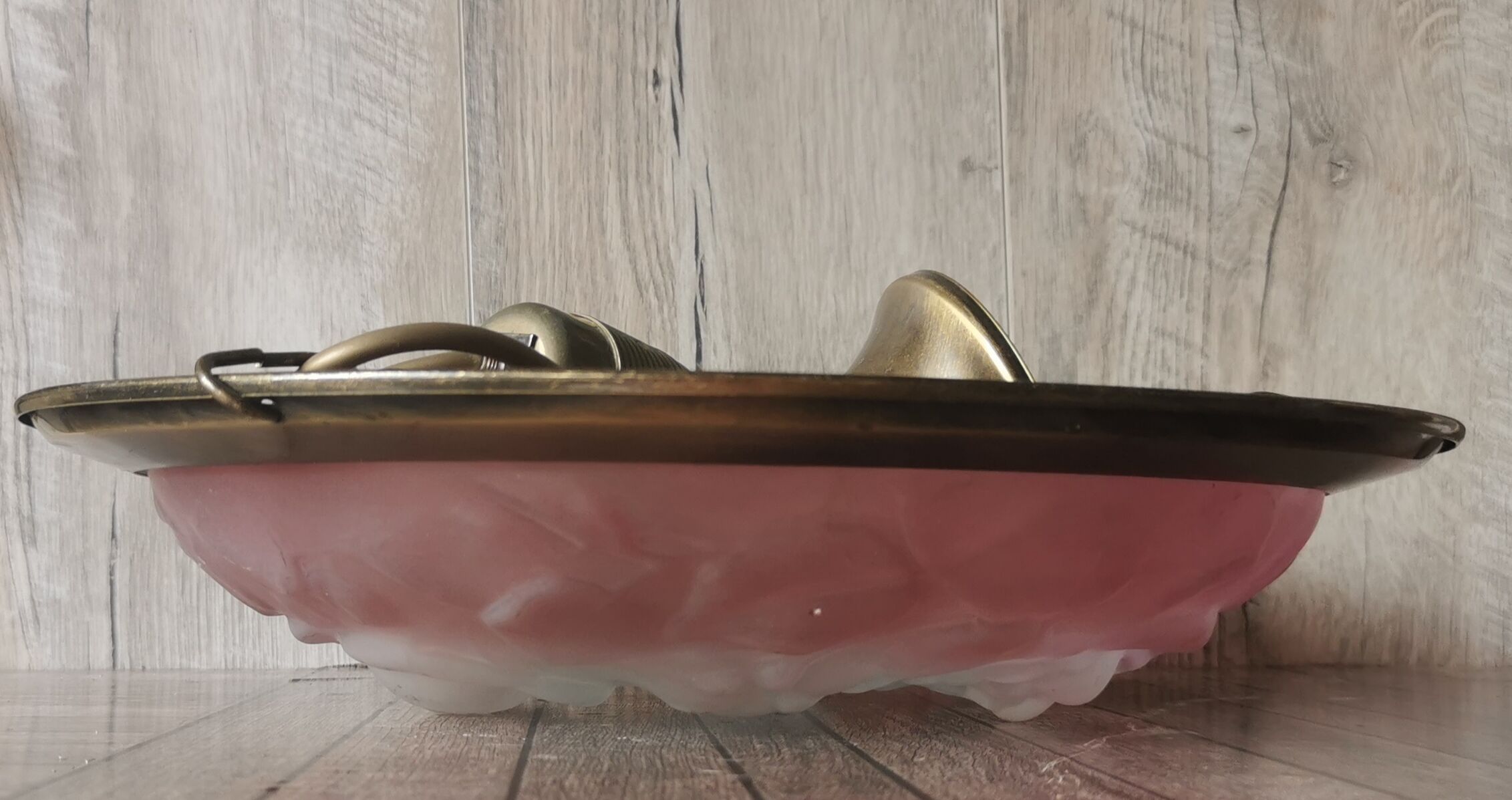 Suspension pink glass paste