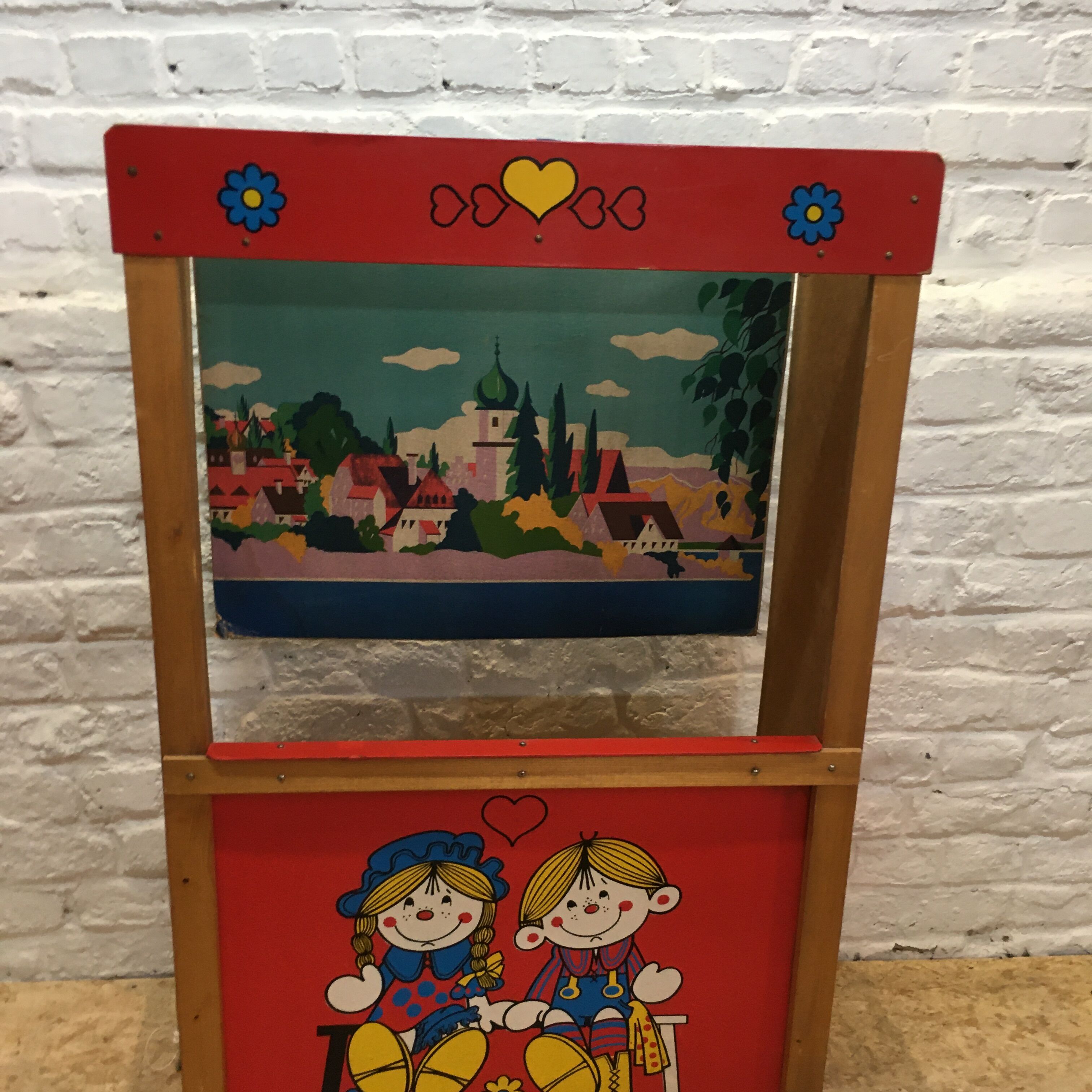 Children's theatre with puppets