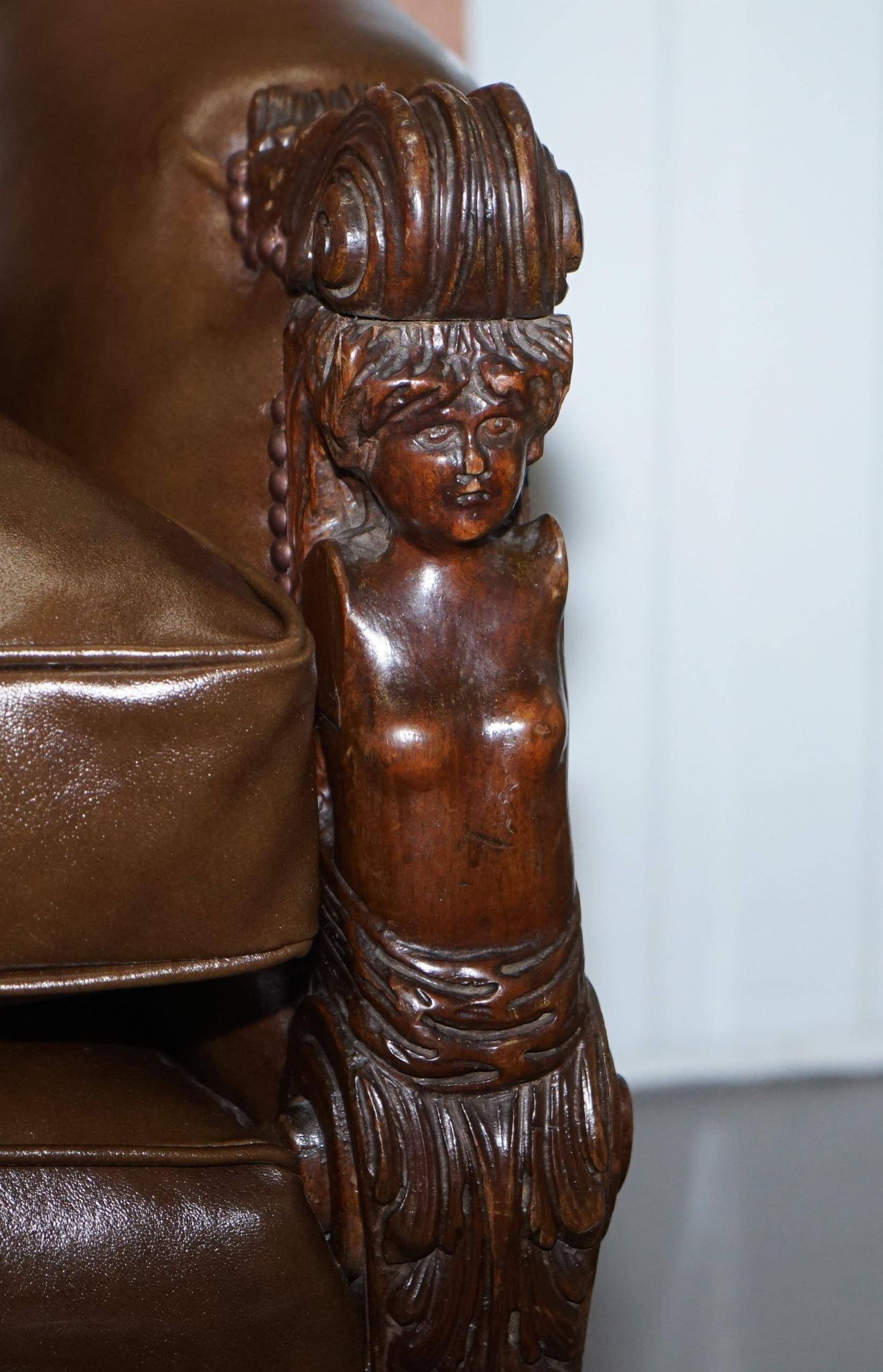 Restored Regency canapé in leather with sculpted Hermès frame.