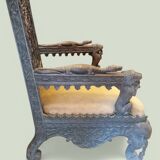 Indian throne chair in carved red wood - Buddhist / Hindu.
