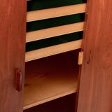 Armoire en teck danoise moderne du milieu du siècle