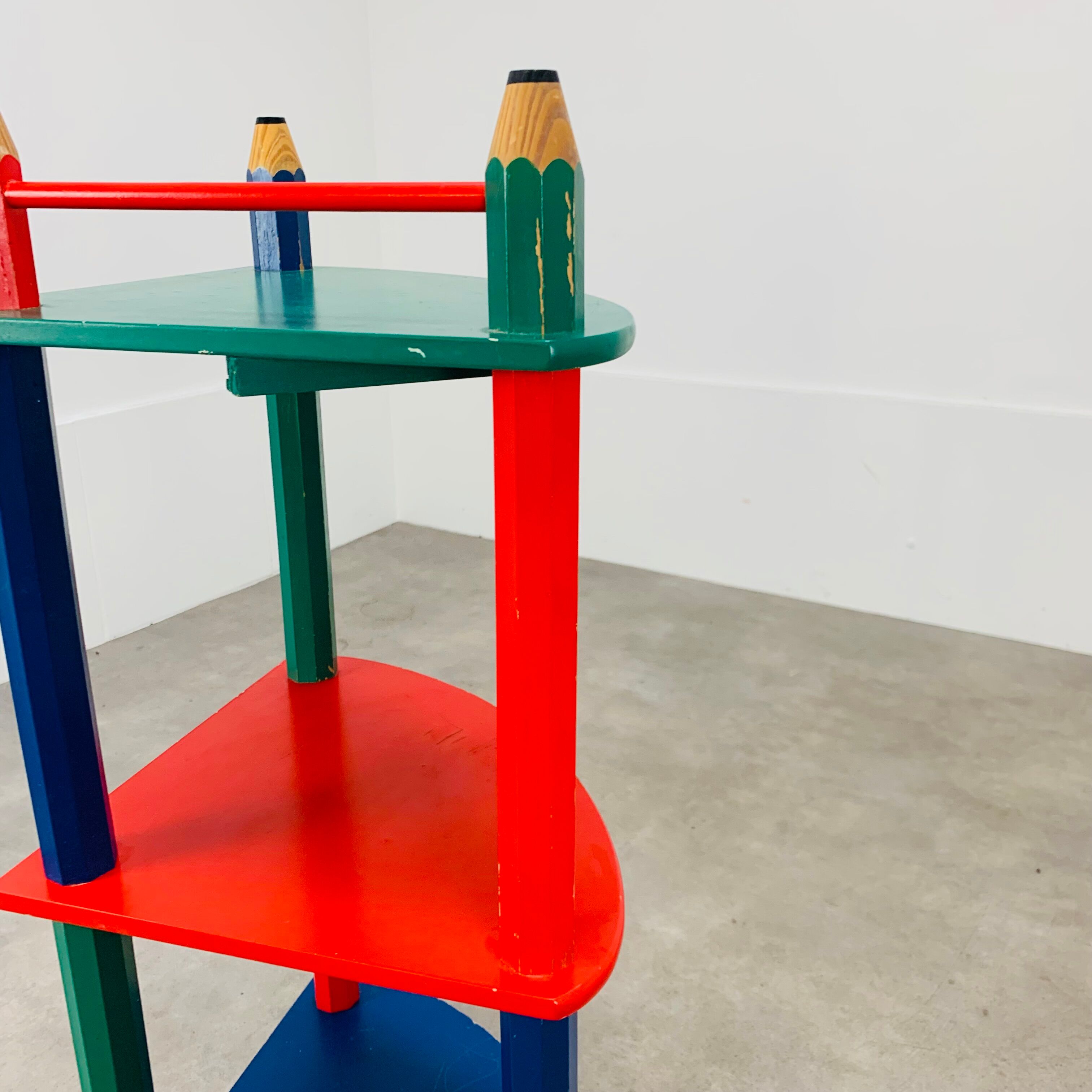 Corner shelf pencils Pierre Sala for children