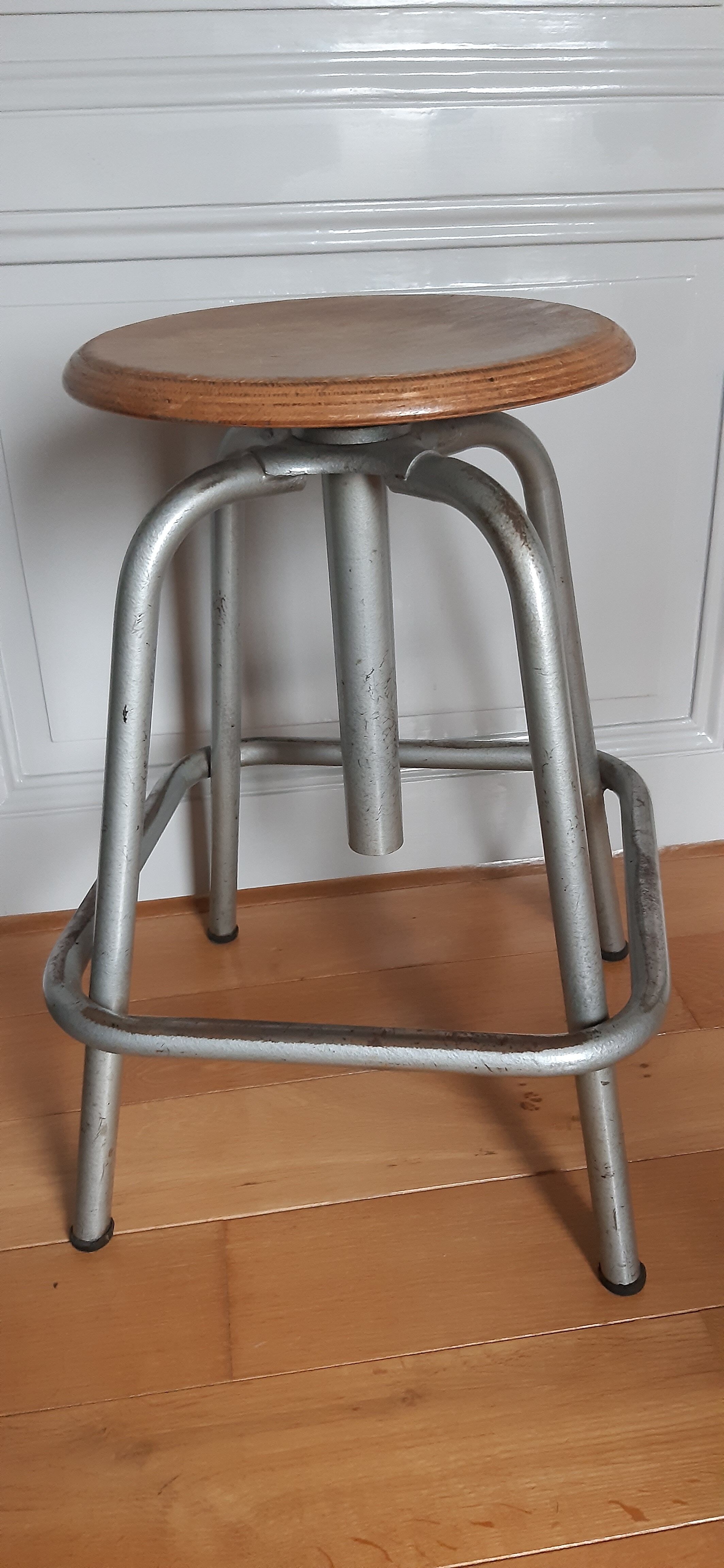 Industrial screw stool