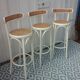 3 chaises hautes de bar cannées