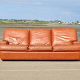 Canapé "space age". Cuir fauve. Circa 1970