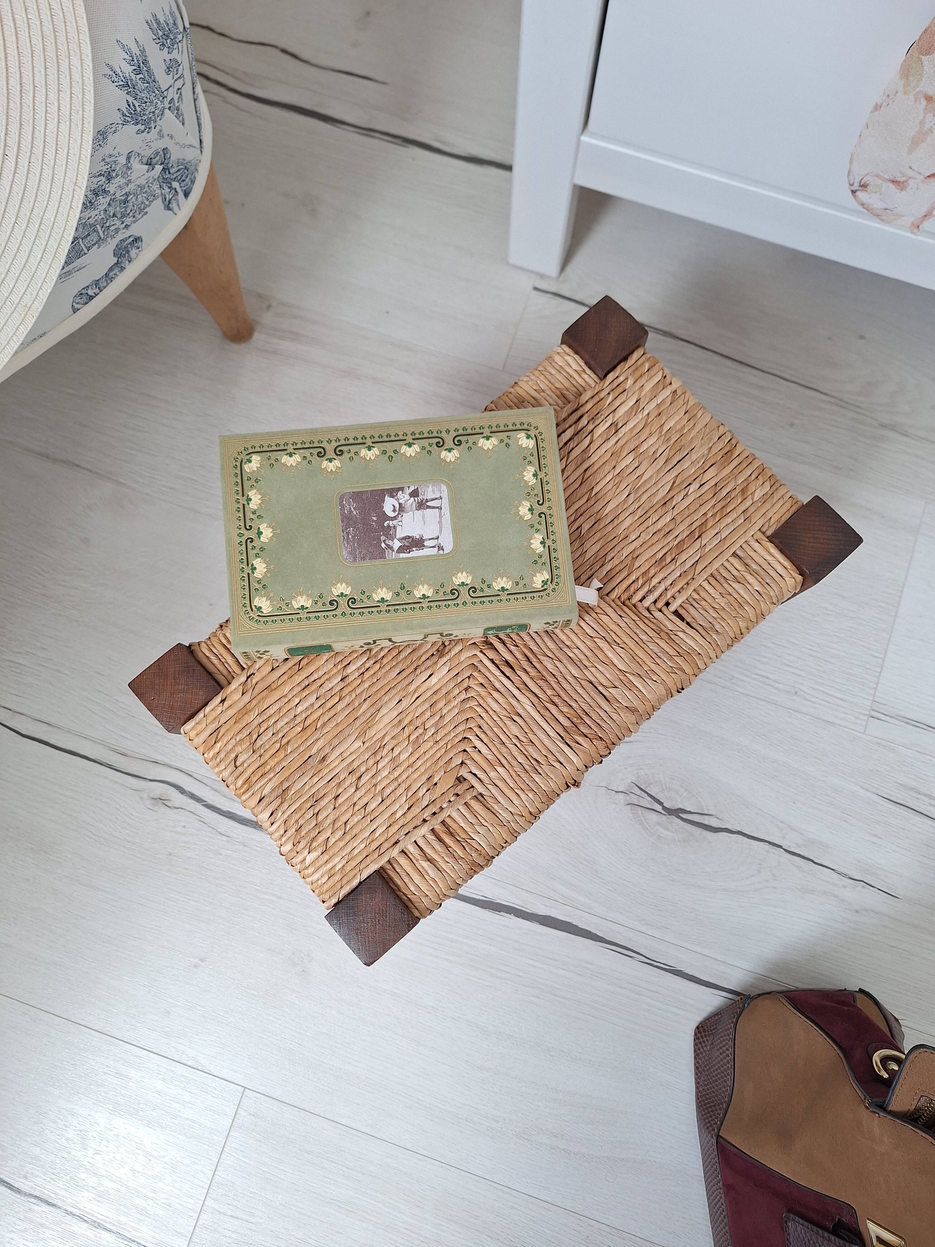 Marche pied / Tabouret en bois et paille