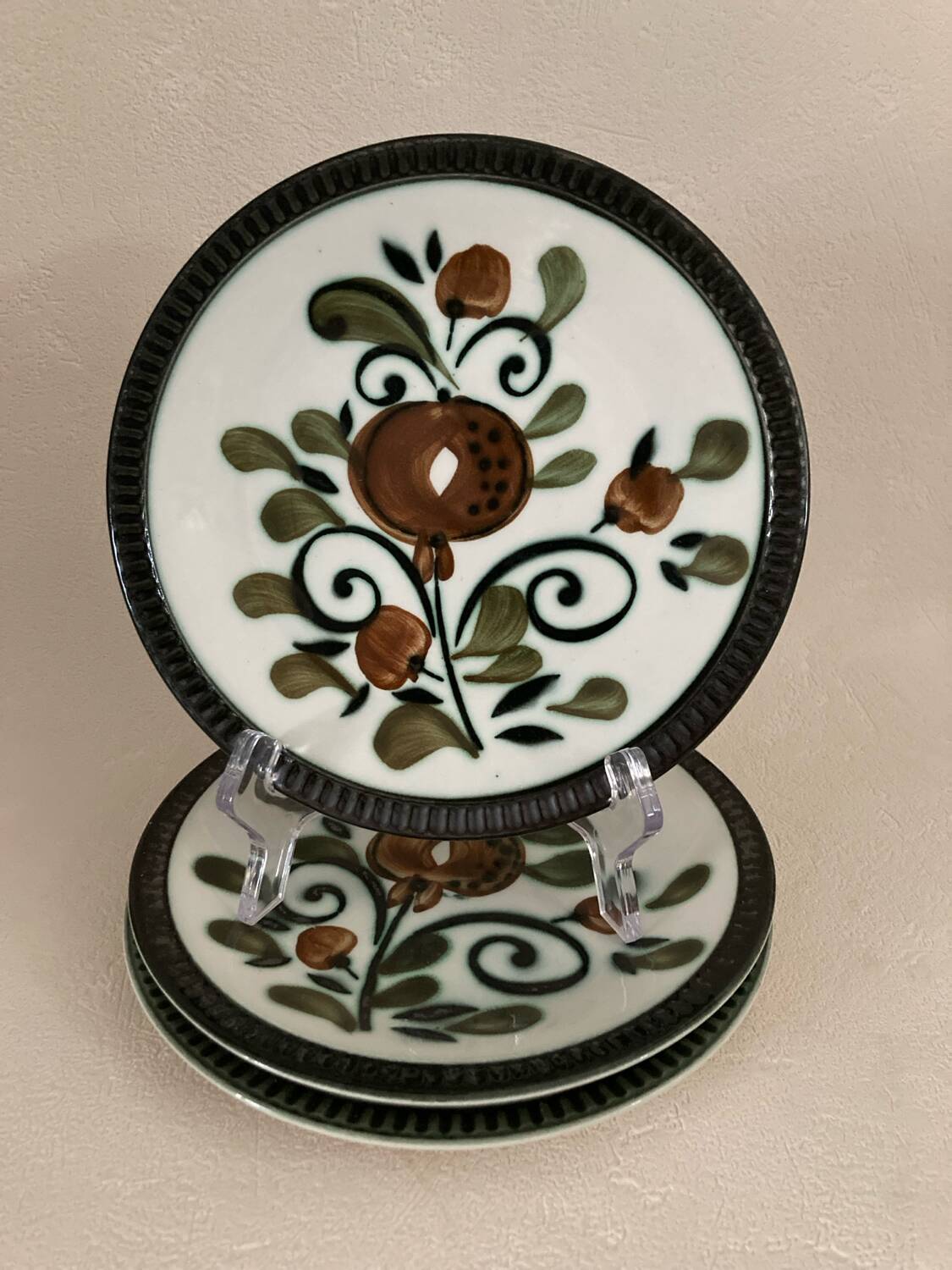 Assiettes à dessert Boch La Louvière forme delta décor Argenteuil