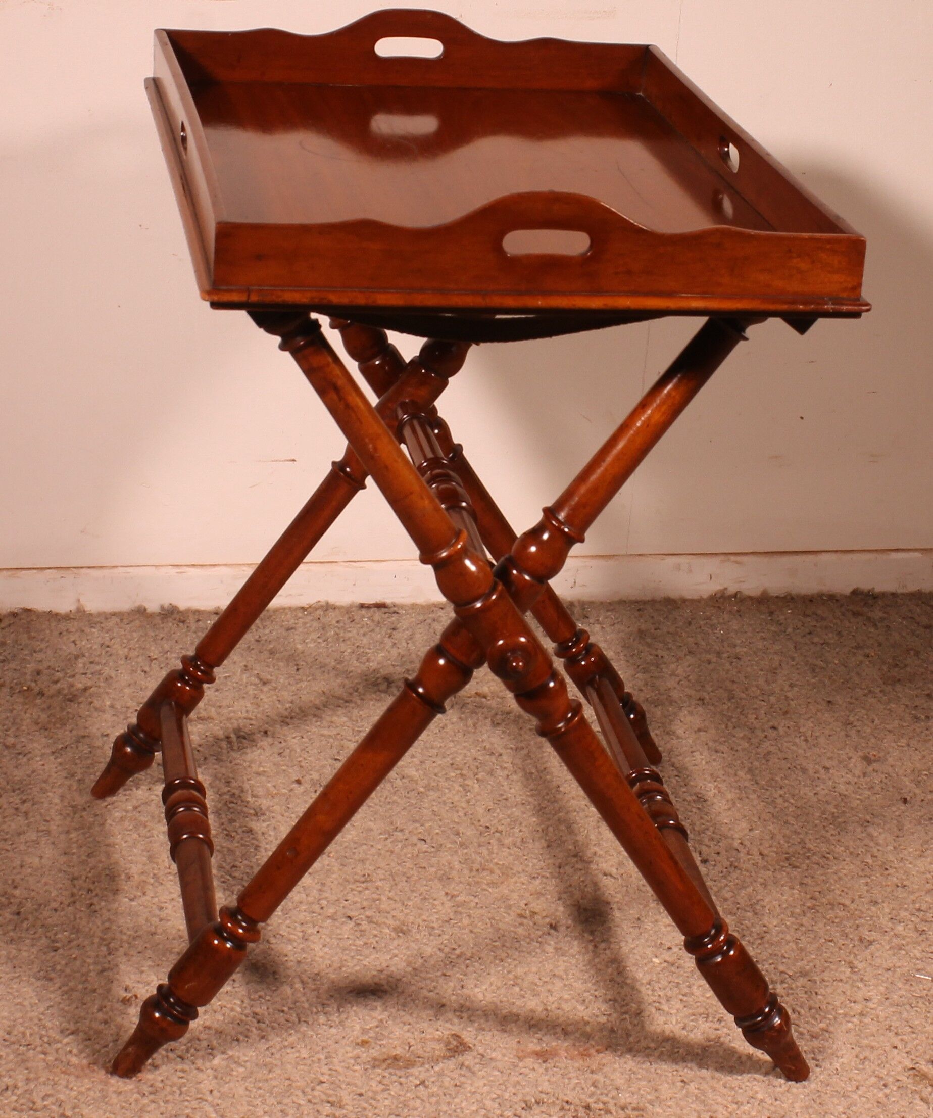 Servant Butler Tray in solid mahogany from the early 19th century.