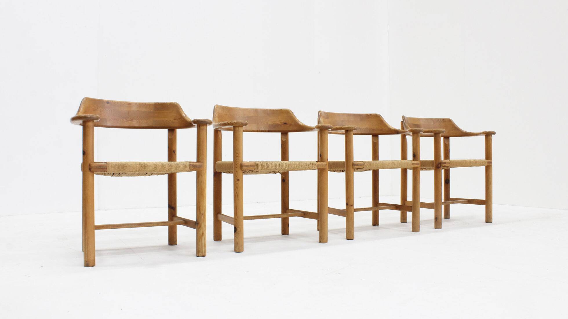 Set vintage dining table and dining chairs pine wood papercord
