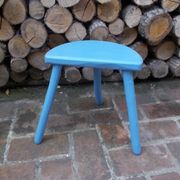 Tabouret tripode bleu