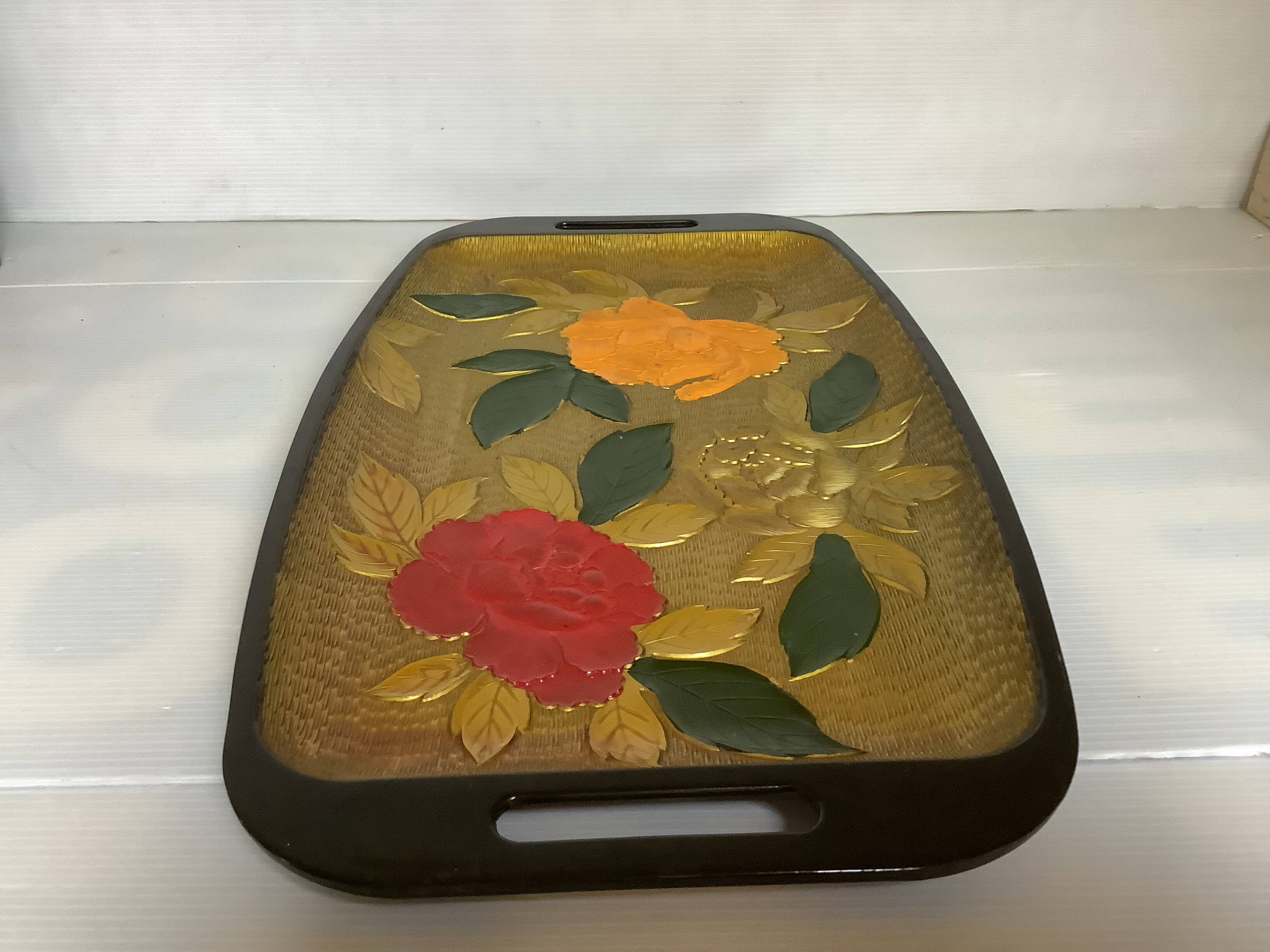 Multicolored flower tray