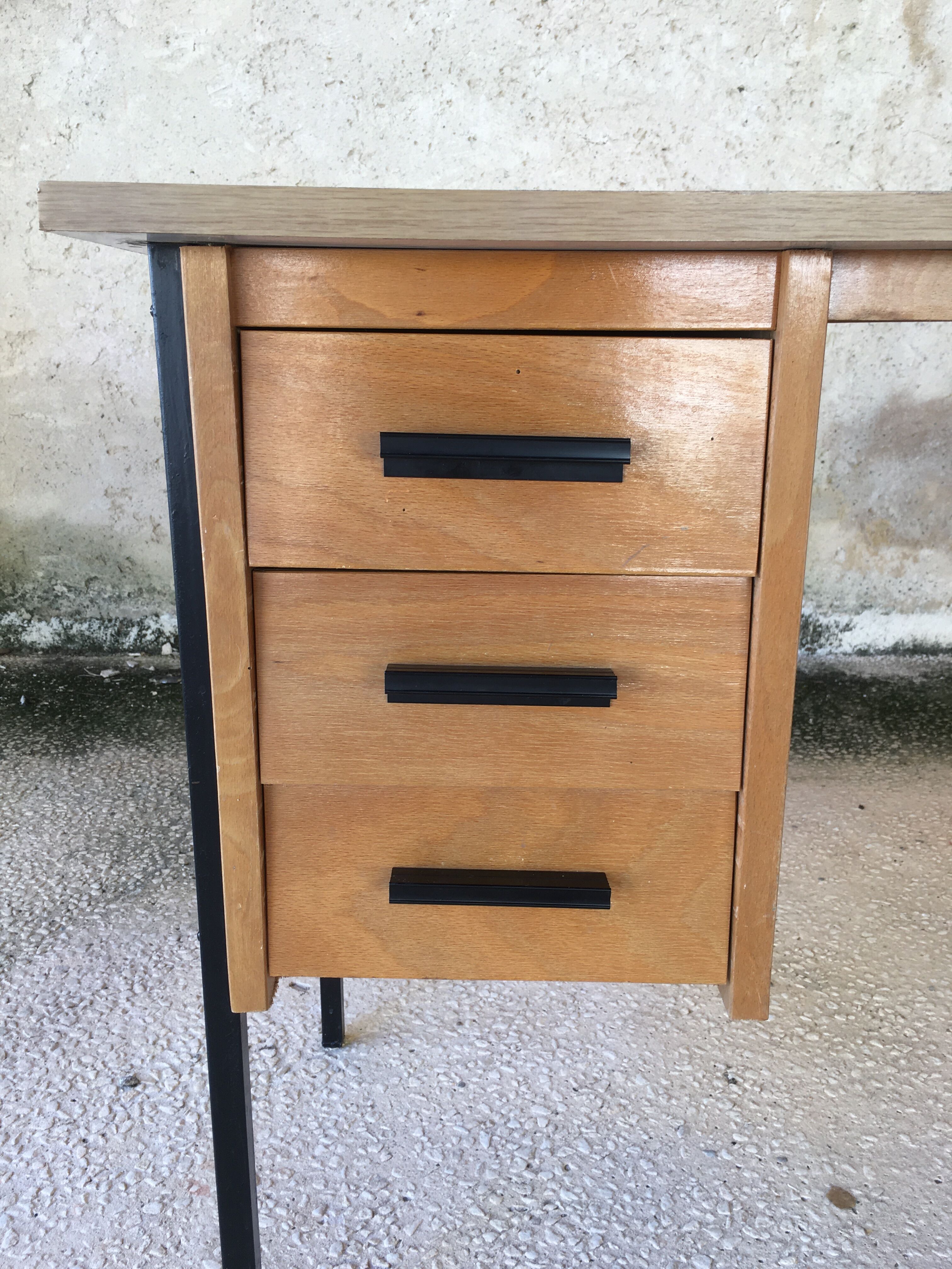 Desk with drawers and tubular metal feet