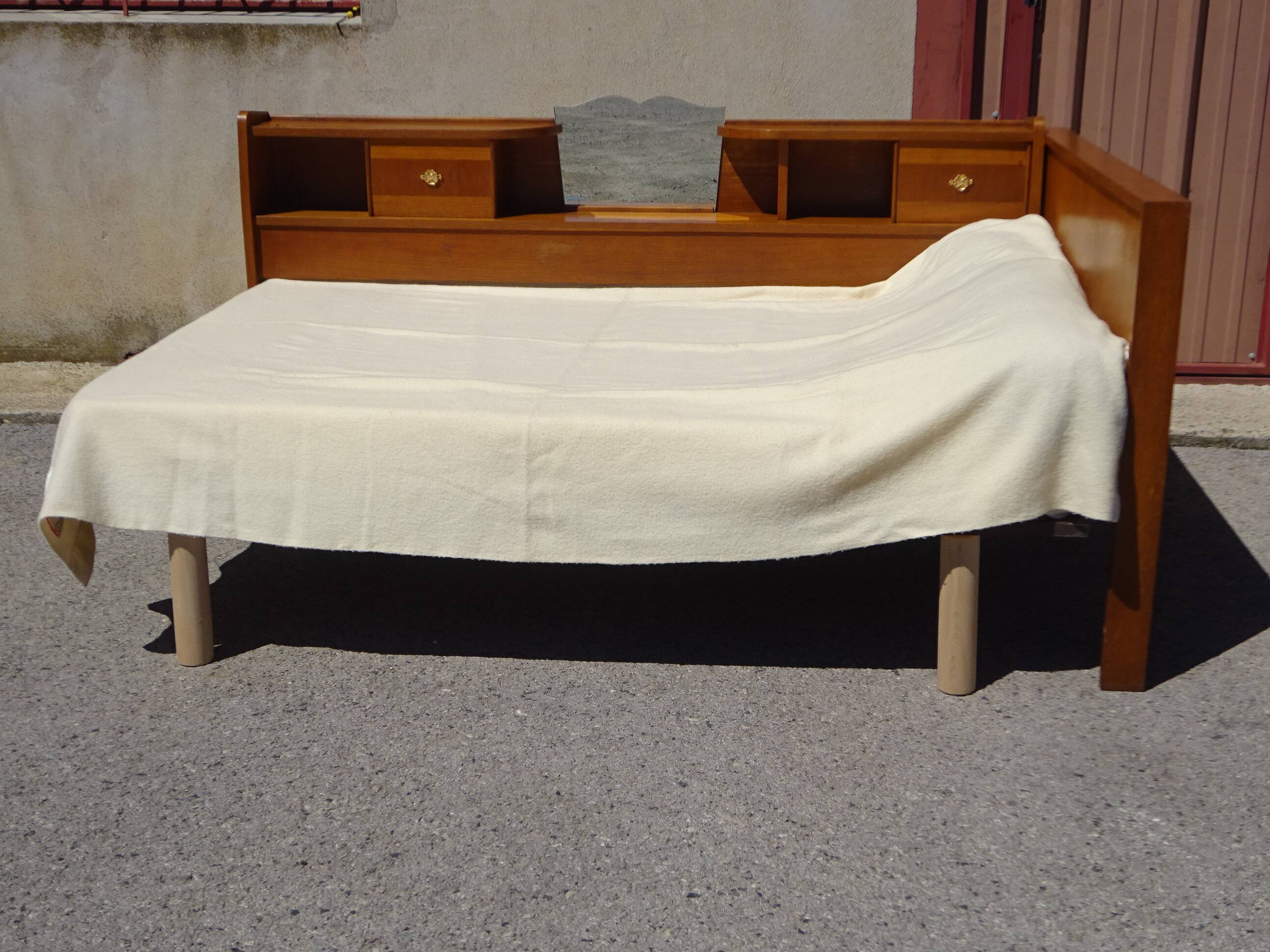 Cozy and oak headboard