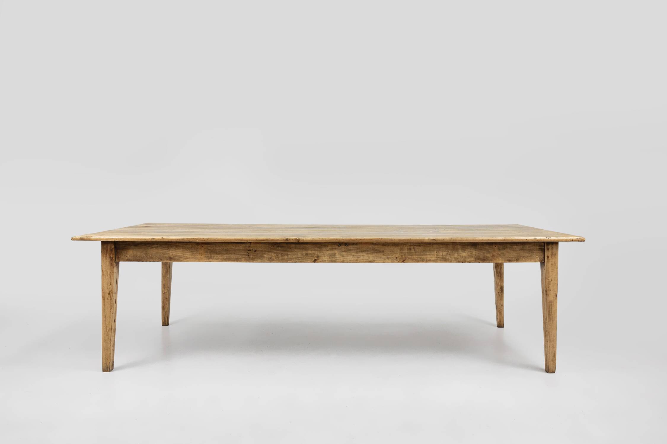 Grande table de ferme rustique en bois d'orme, France vers 1800