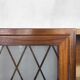 Buffet suédois ancien en noyer et ronce avec vitrine en verre, années 1940