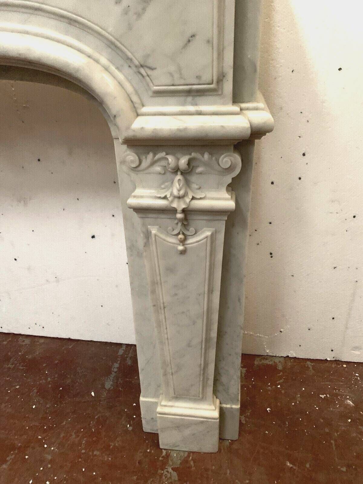 Regency style fireplace in white Carrara marble, Italy, 19th century.