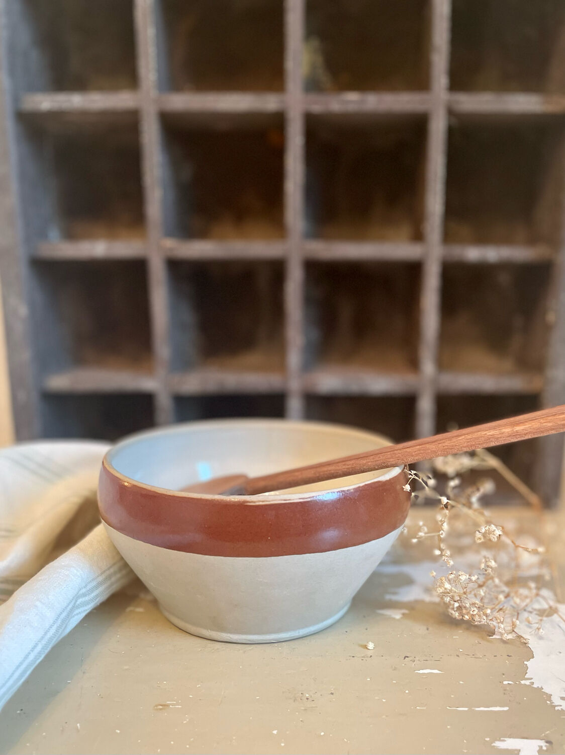 Flat bowl bowl in old Digoin stoneware