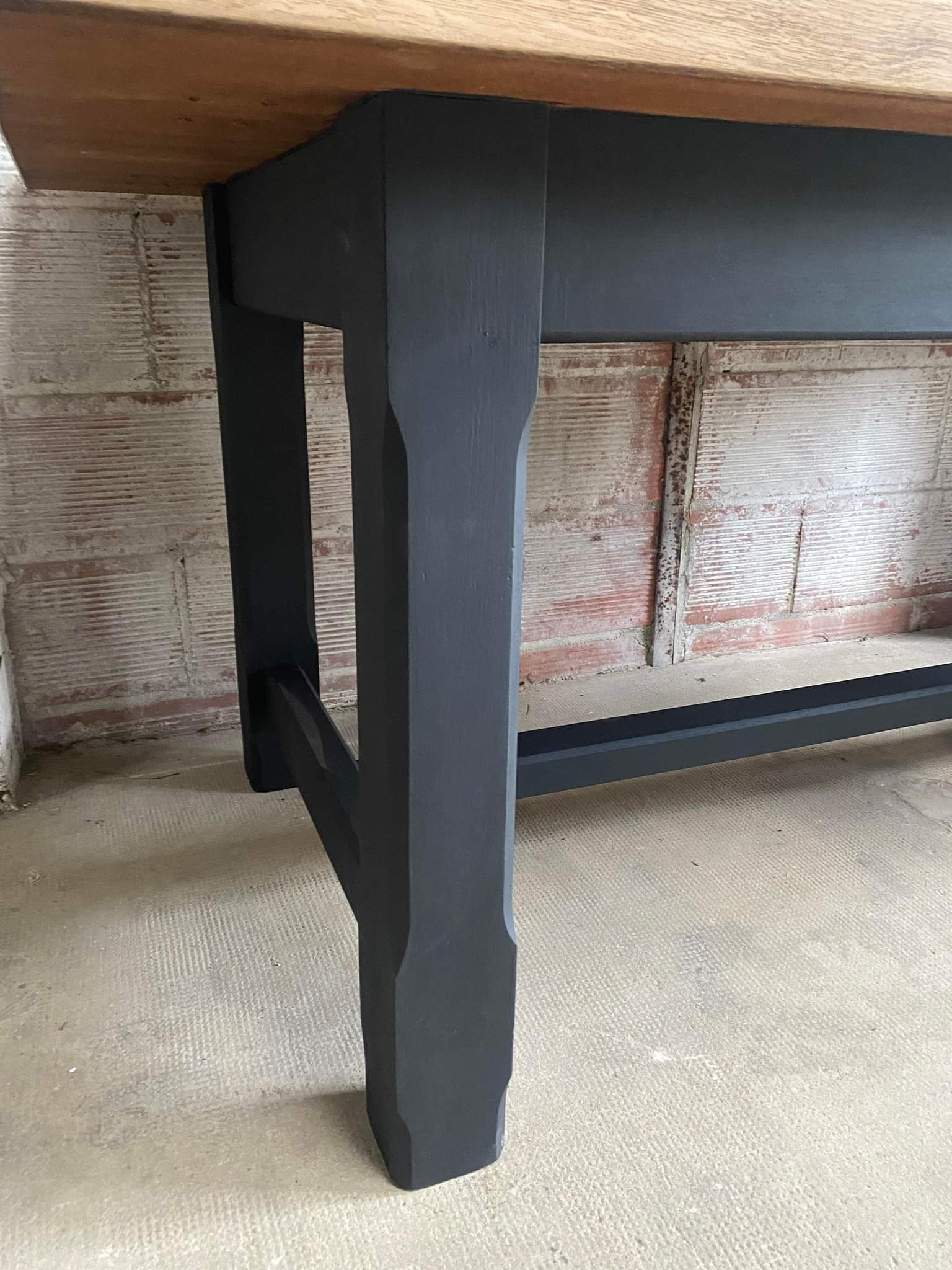 Farm table