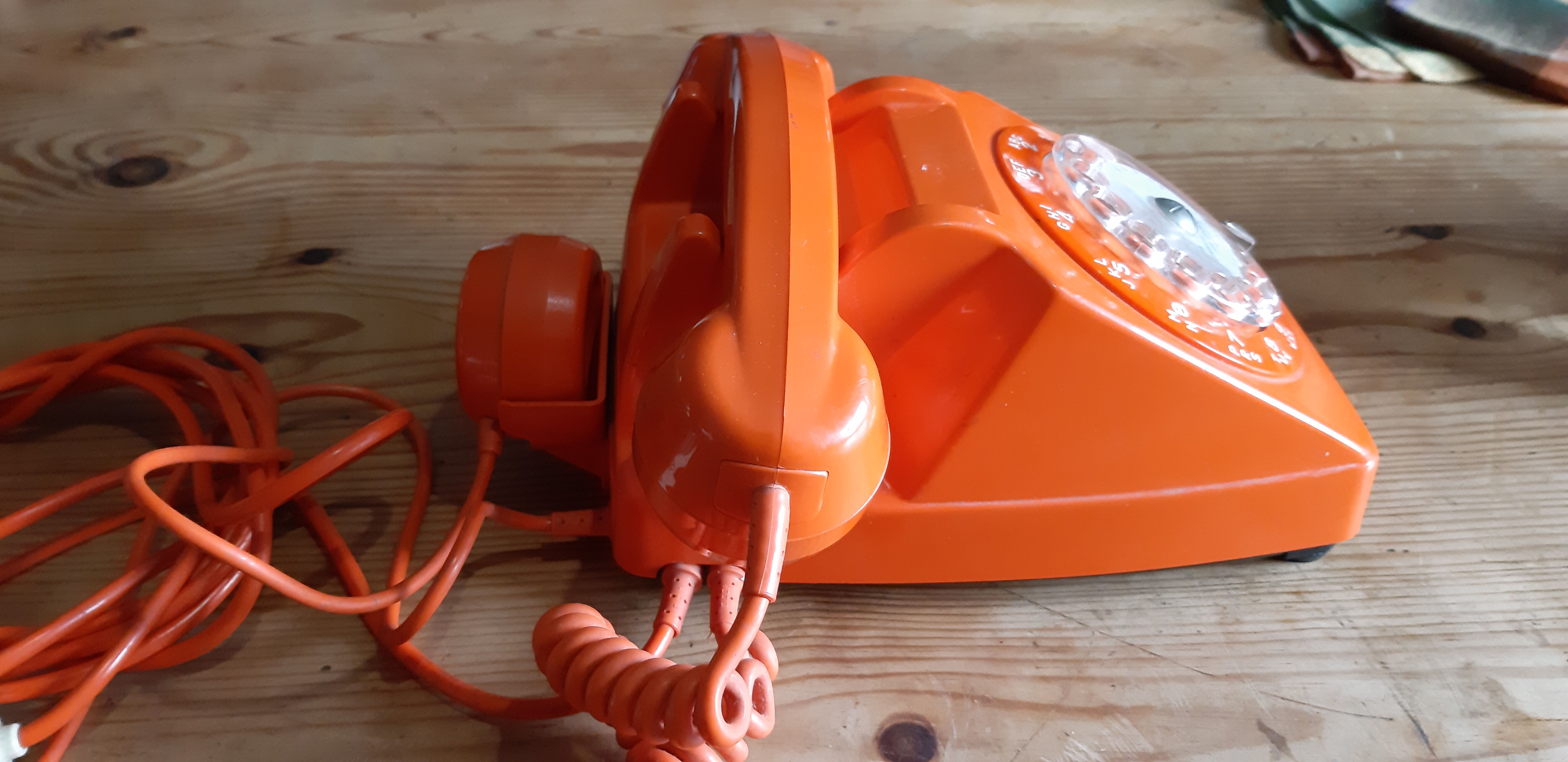 Telephone vintage orange