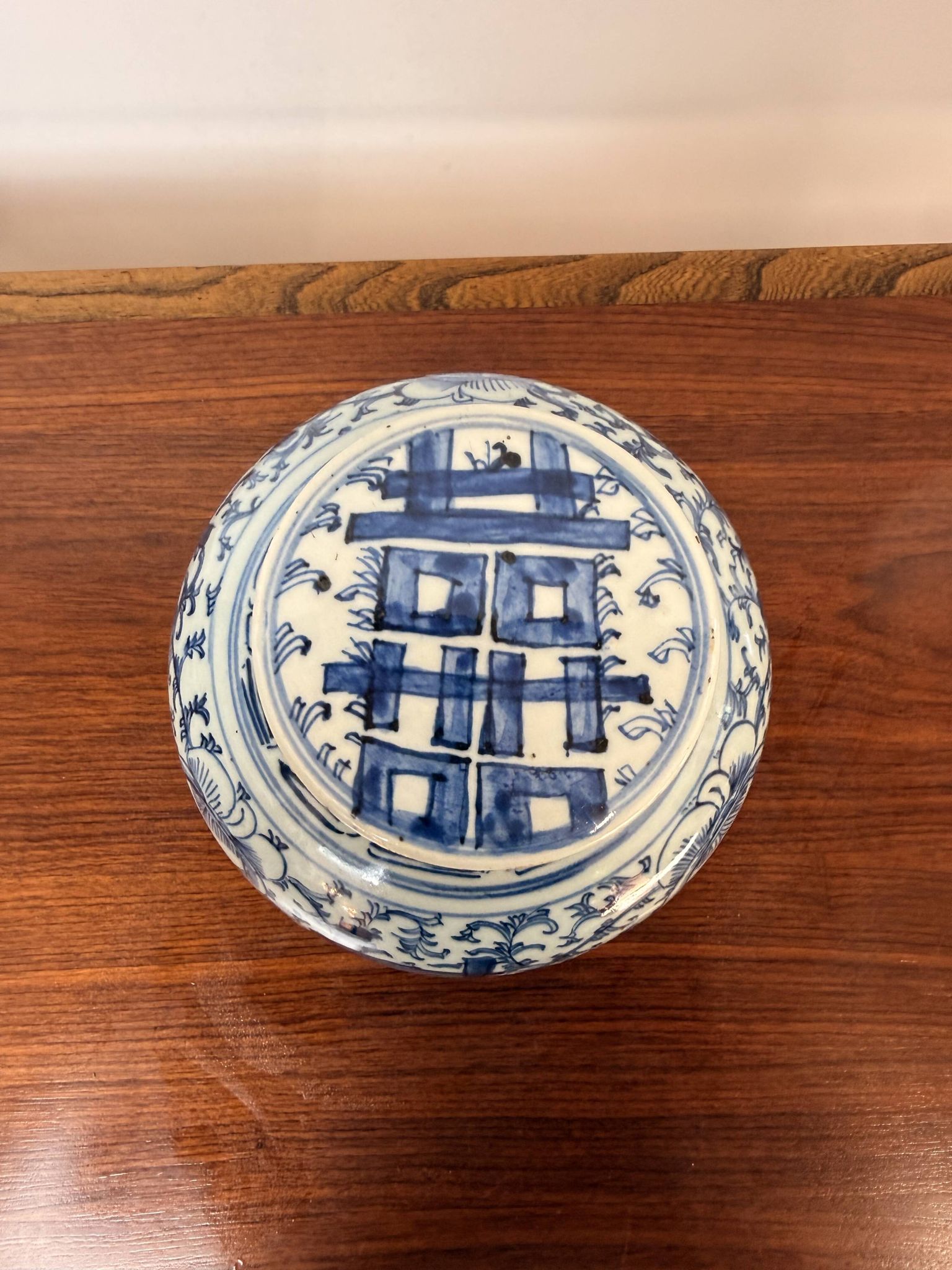 Chinese ginger jar in blue and white porcelain