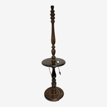 Ancien lampadaire en bois’ avec étagere à mi-hauteur