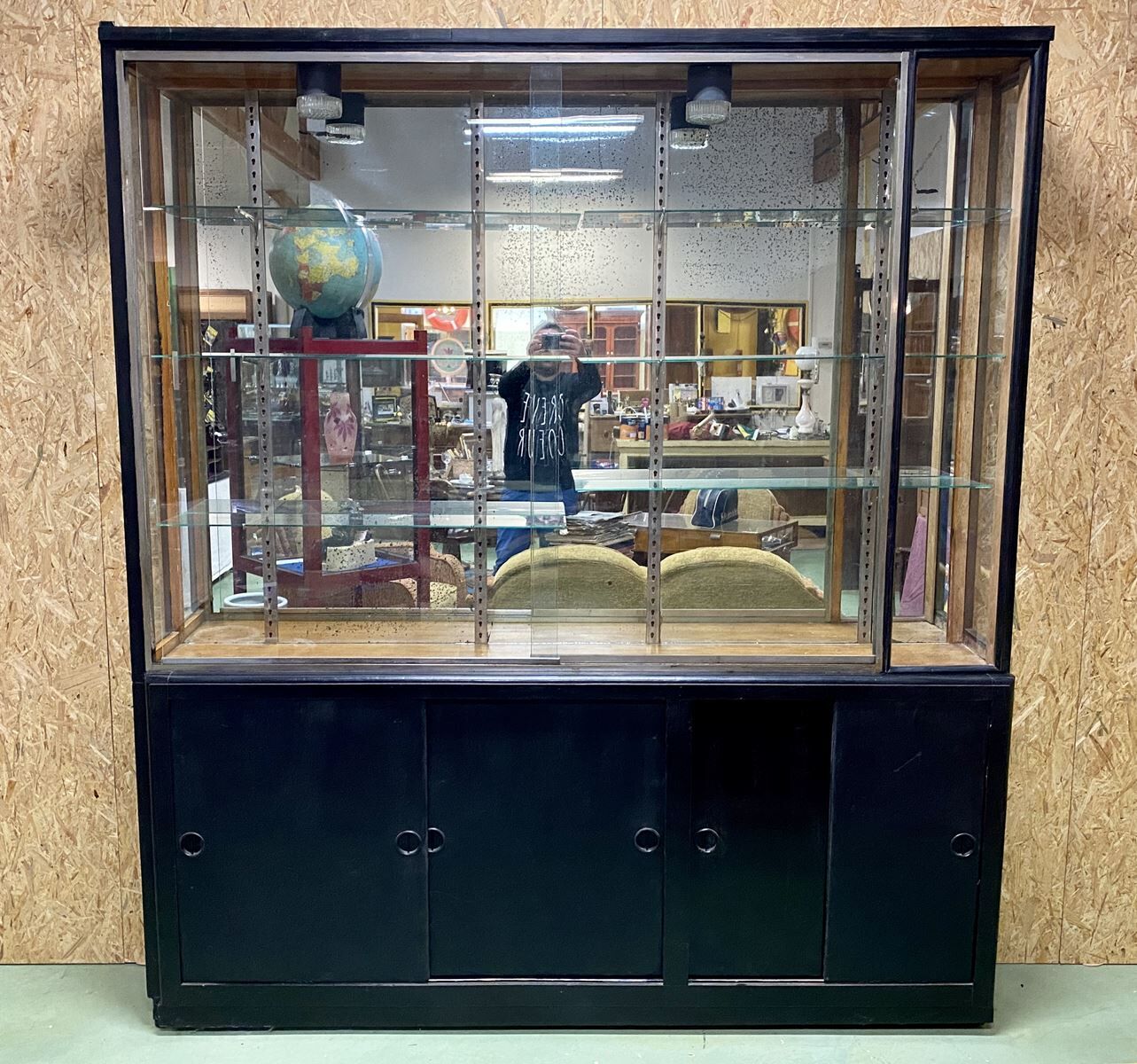 Store window with sliding doors in matte black patinated oak - 30s