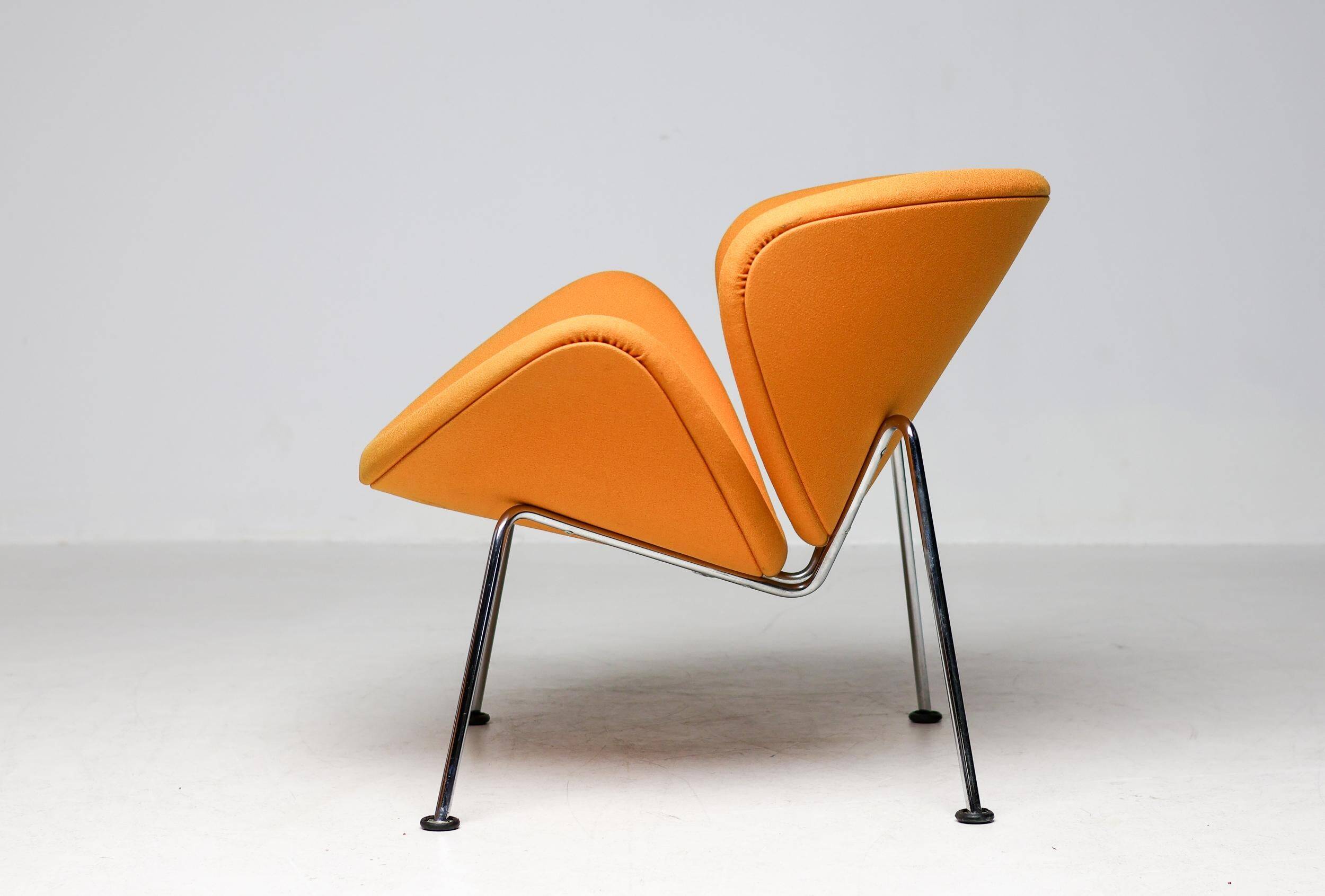 Fauteuil orange slice par Pierre Paulin