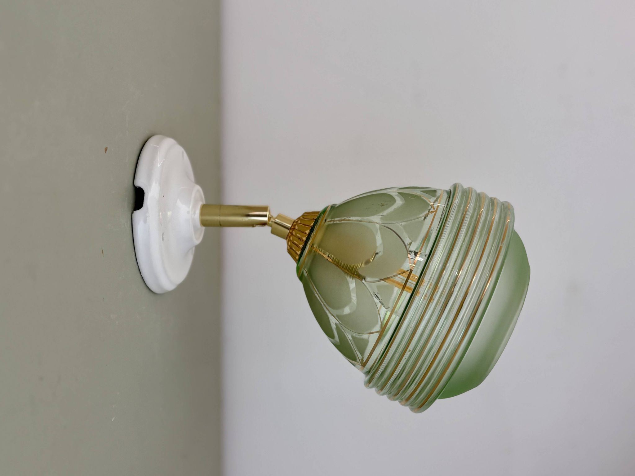 Vintage art deco tulip wall lamp in green and gold glass