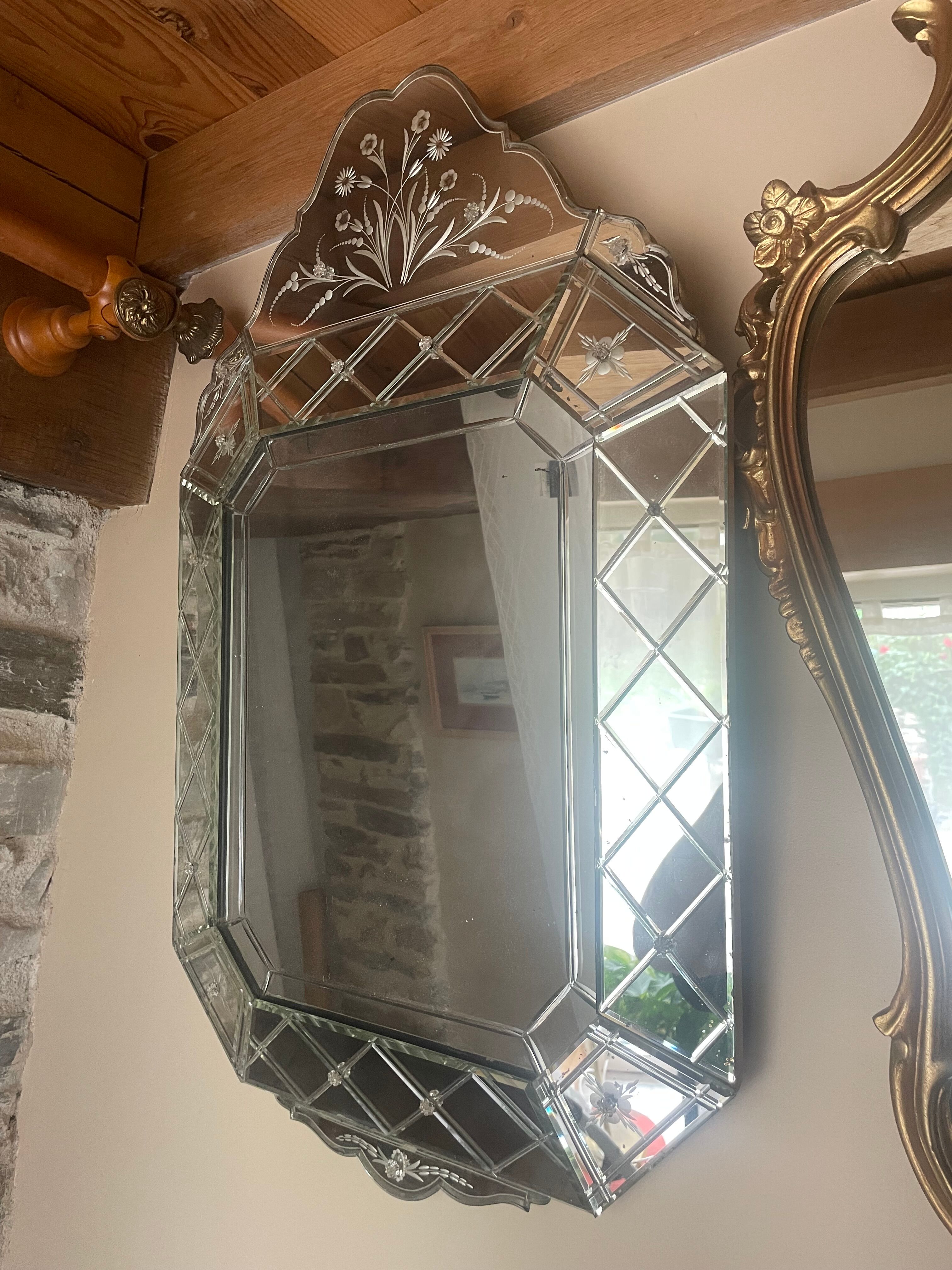 Venetian mirror with pareclose 19th / 20th century Height 80 cm