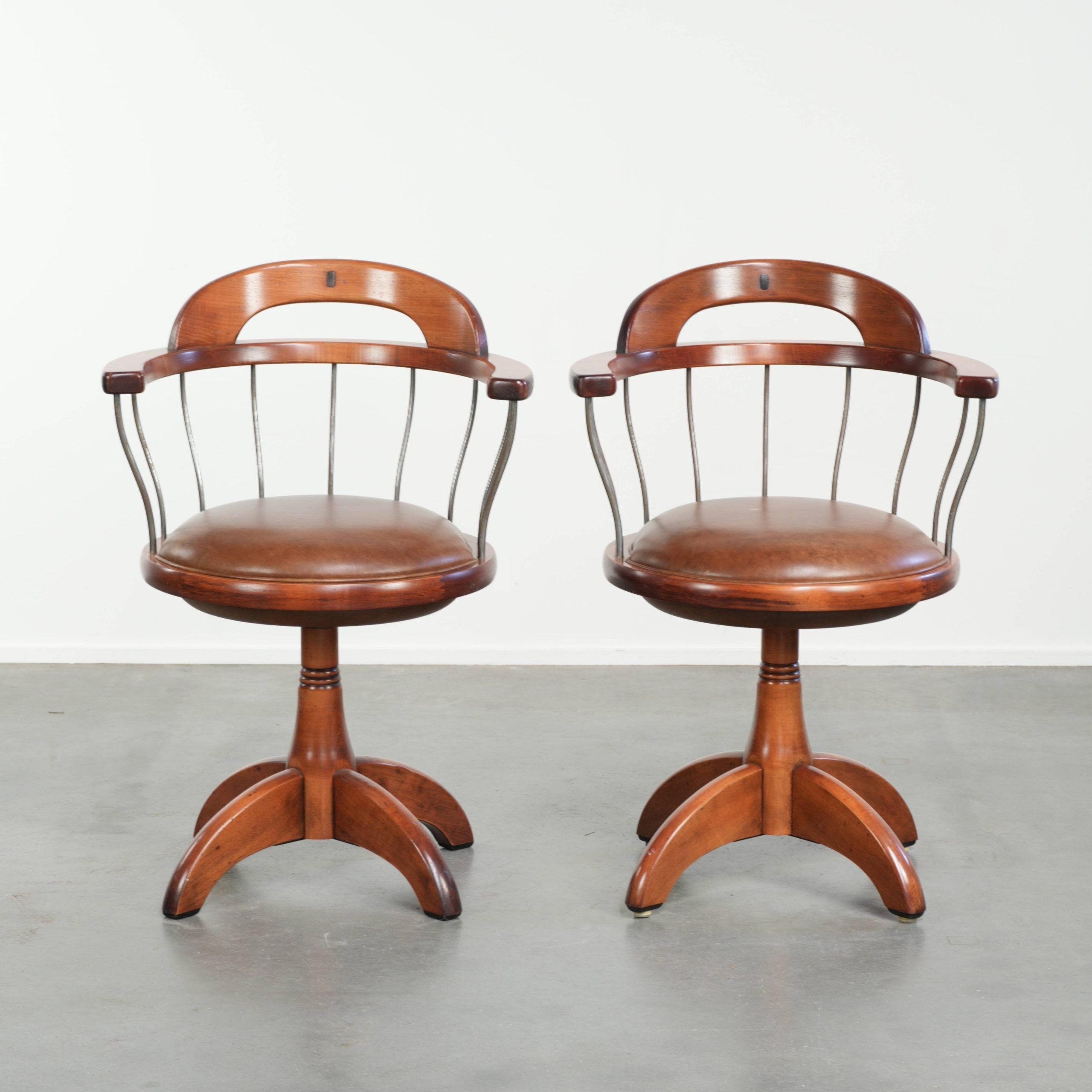 Set of 2 swivel/office chairs with a cognac-coloured cow leather seat