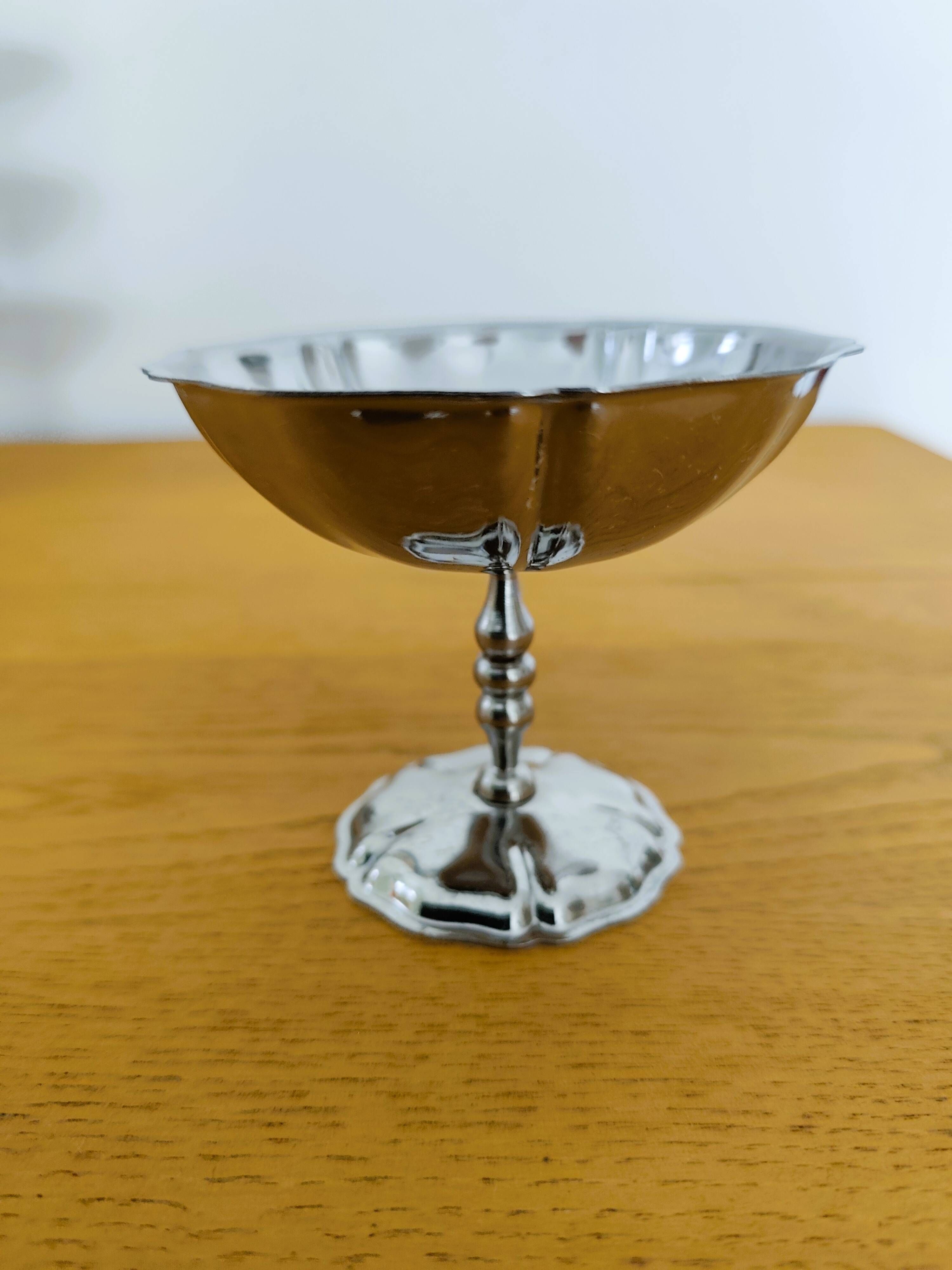 Set of 12 stainless steel bowls from the 1970s.