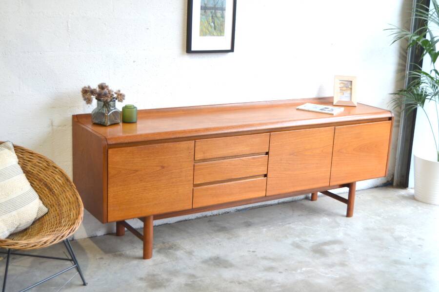 Sideboard by White & Newton curved * 208 cm