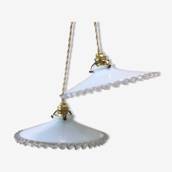 Pair of pendants in white opaline and transparent serrated edges