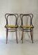 Deux chaises KOHN N°55 de Ca. 1900 cannées, teinte acajou américain.