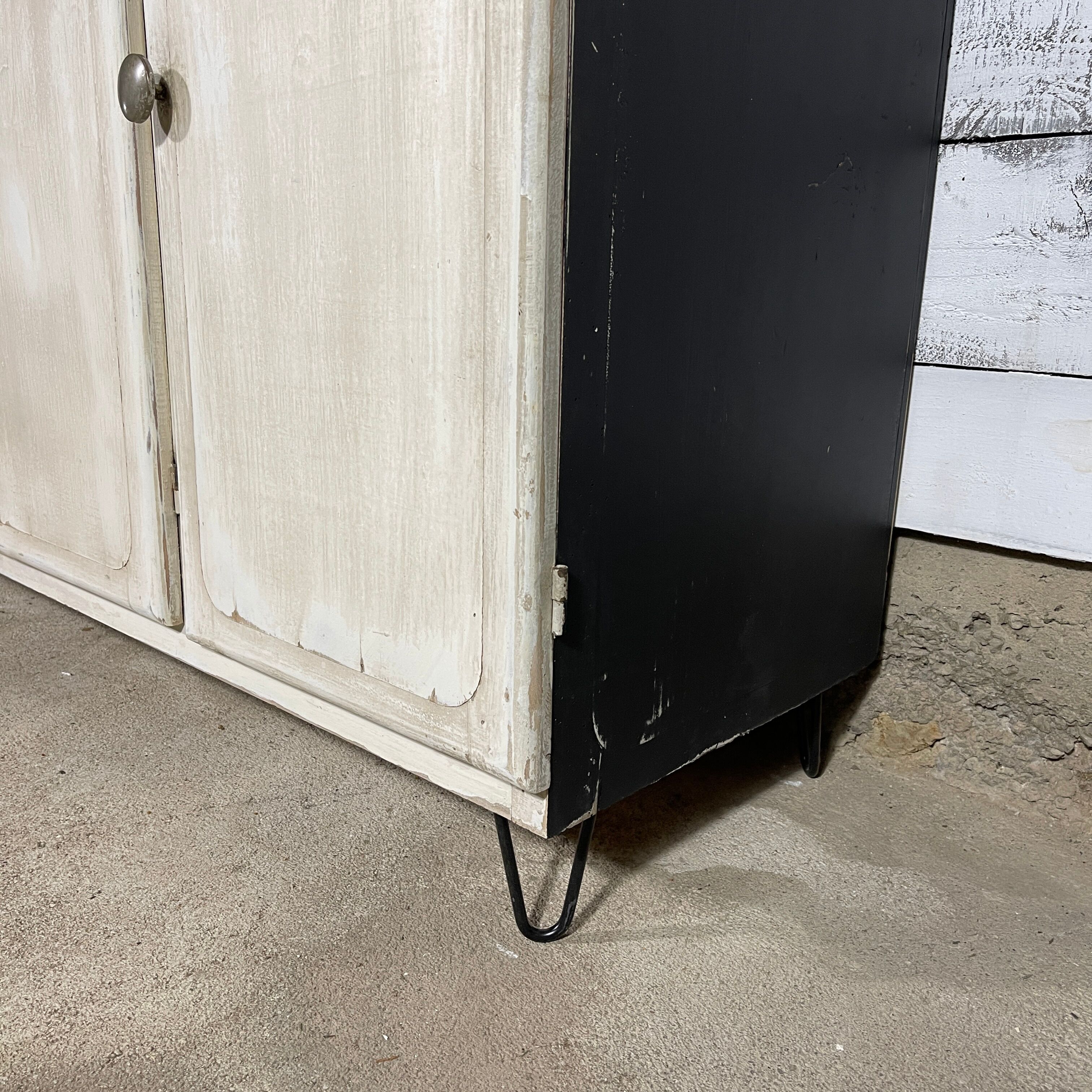 Patinated sideboard 4 doors