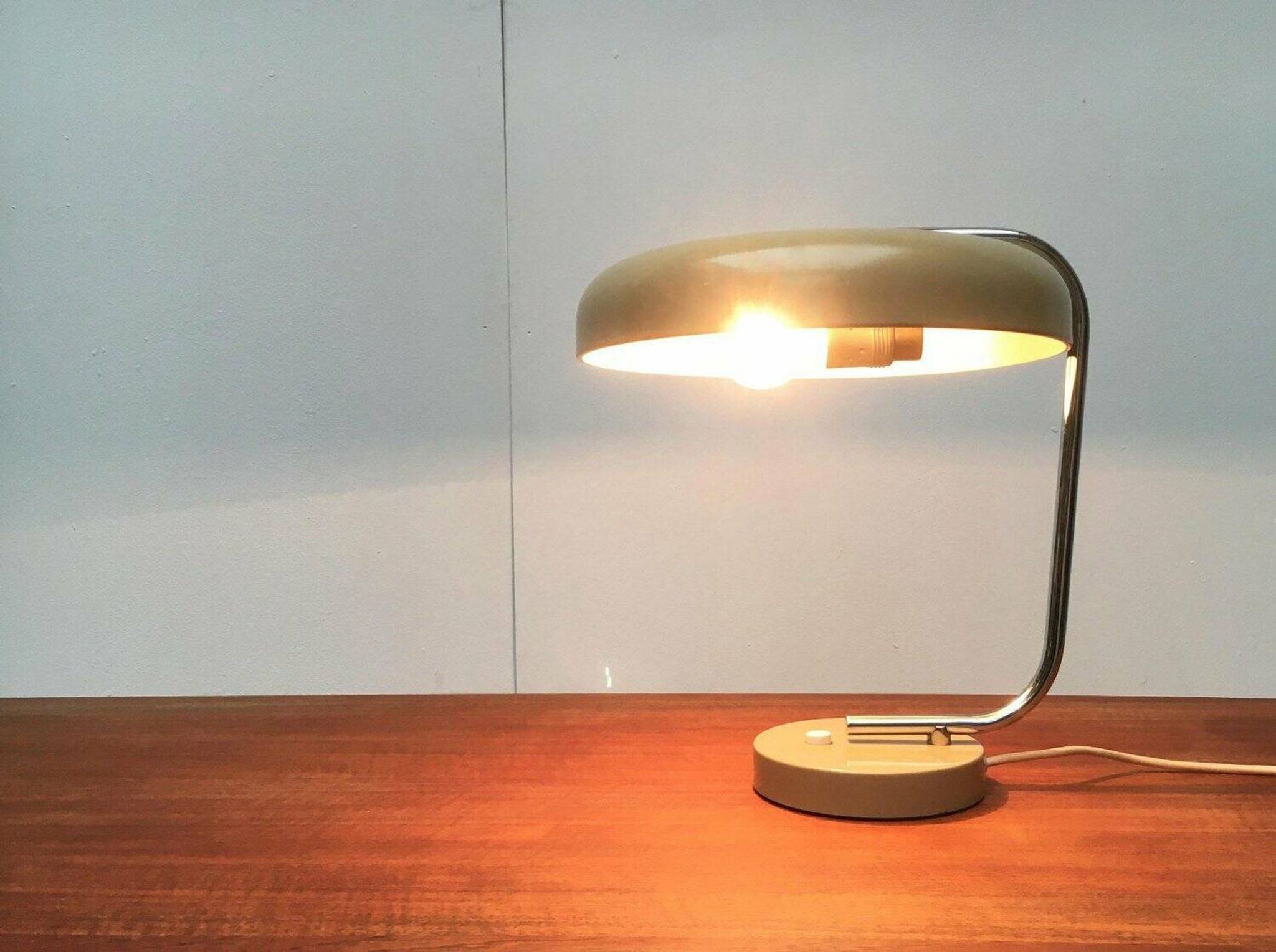 Minimalist German table lamp from the mid-century space age by Hustadt Leuchten, 1960s.