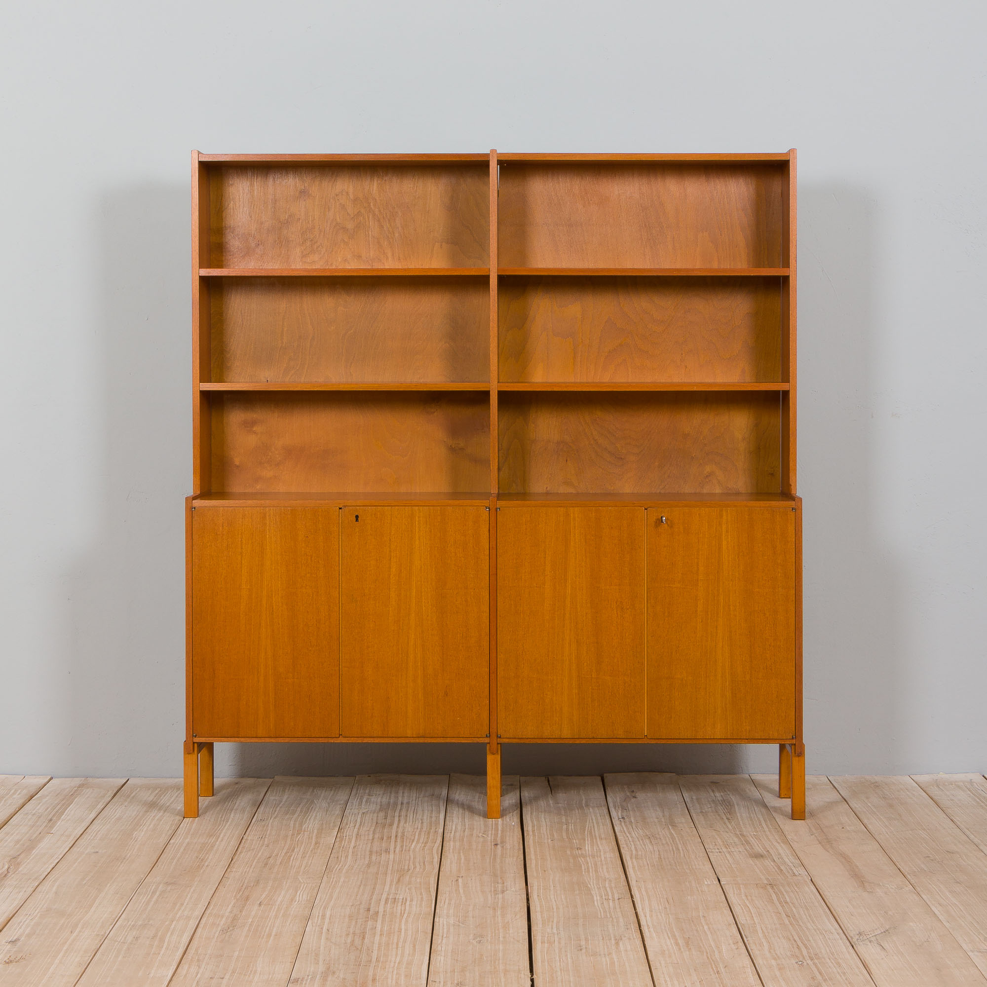 Unité murale indépendante scandinave avec armoire de bar, Norvège années 1960