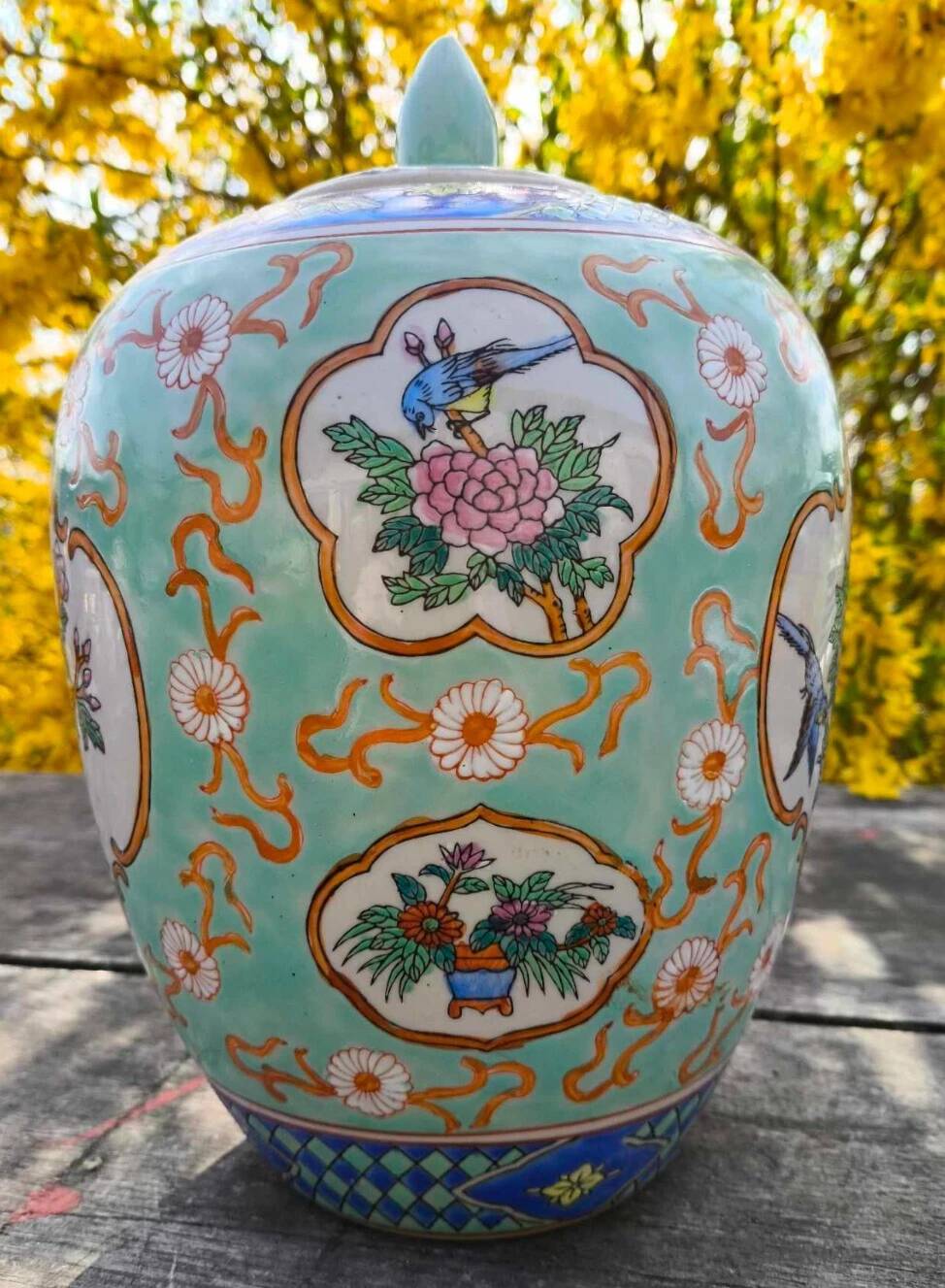 Pot couvert, vase chinois à motifs de fleurs et oiseaux en céramique cloisonnée