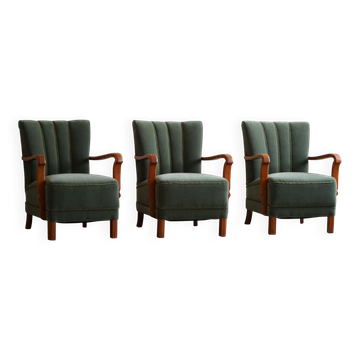Set of 3 Danish Art Deco armchairs in oak, reupholstered in green mohair, 1930s.