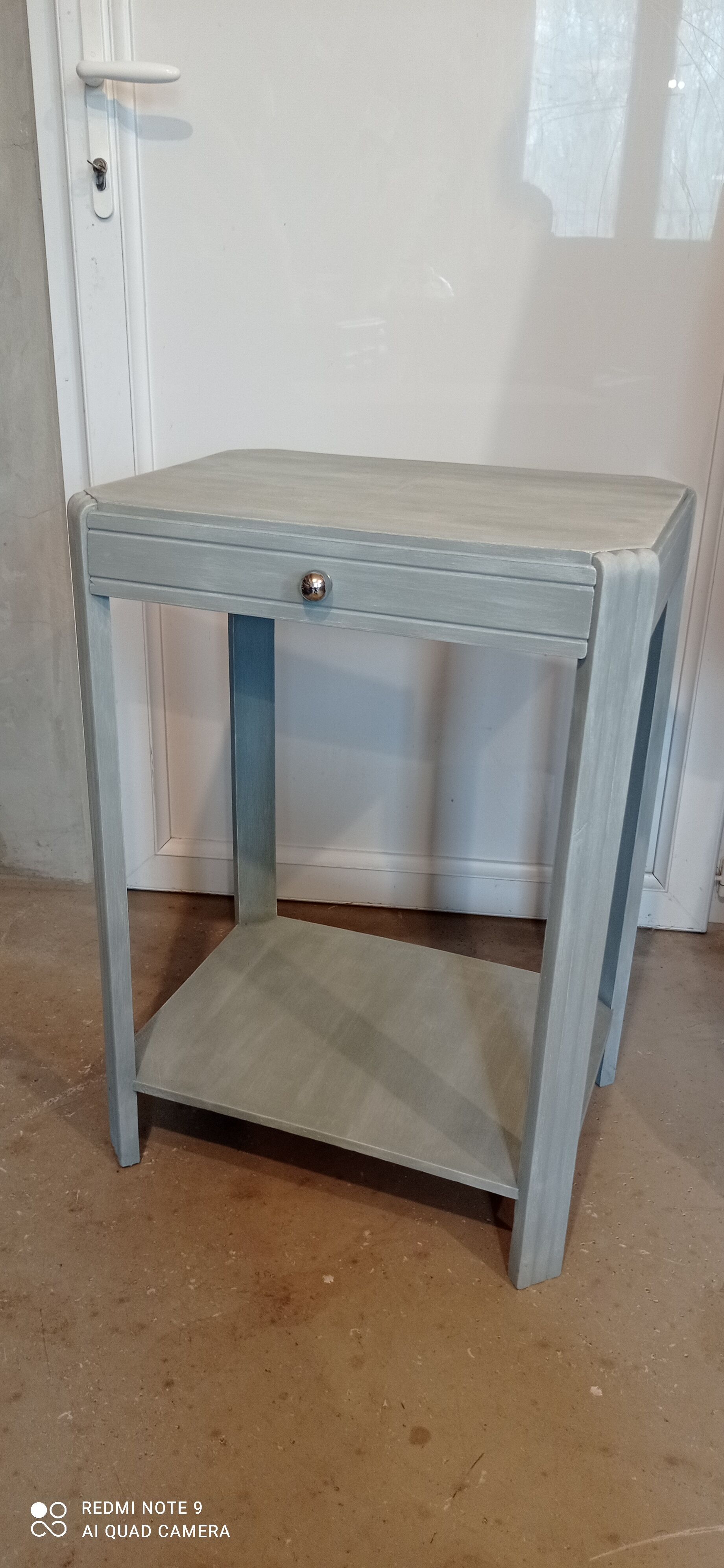 Side table or fifth wheel