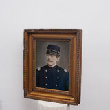 Portrait ancien homme dans cadre or