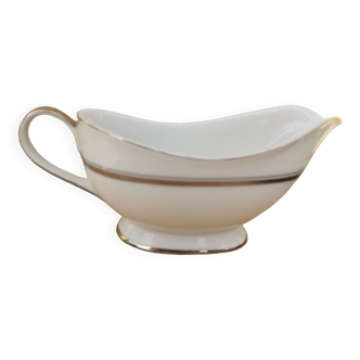 Porcelain gravy boat