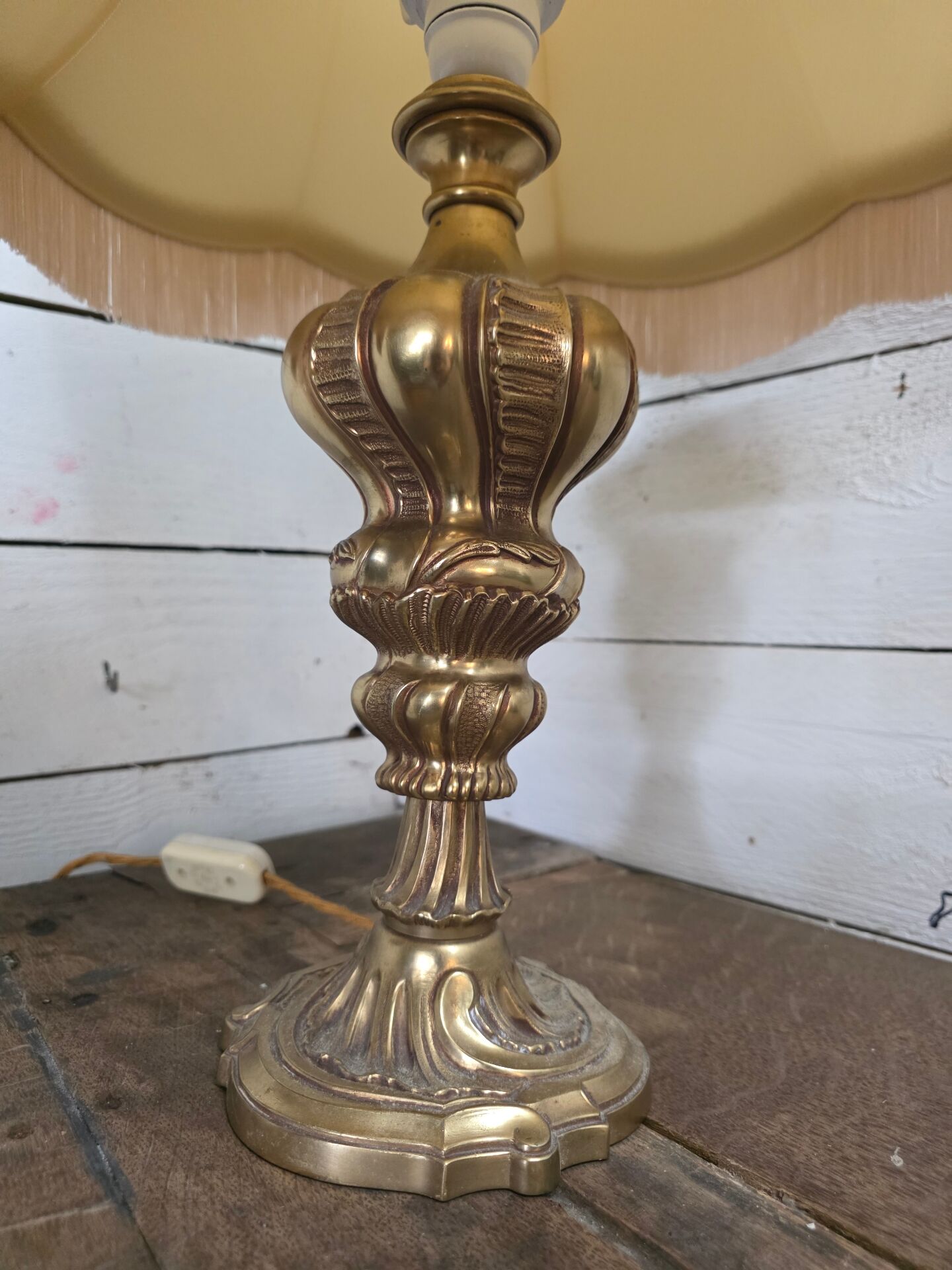 Bronze table lamp in Louis XV style