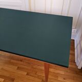 Extendable dining table