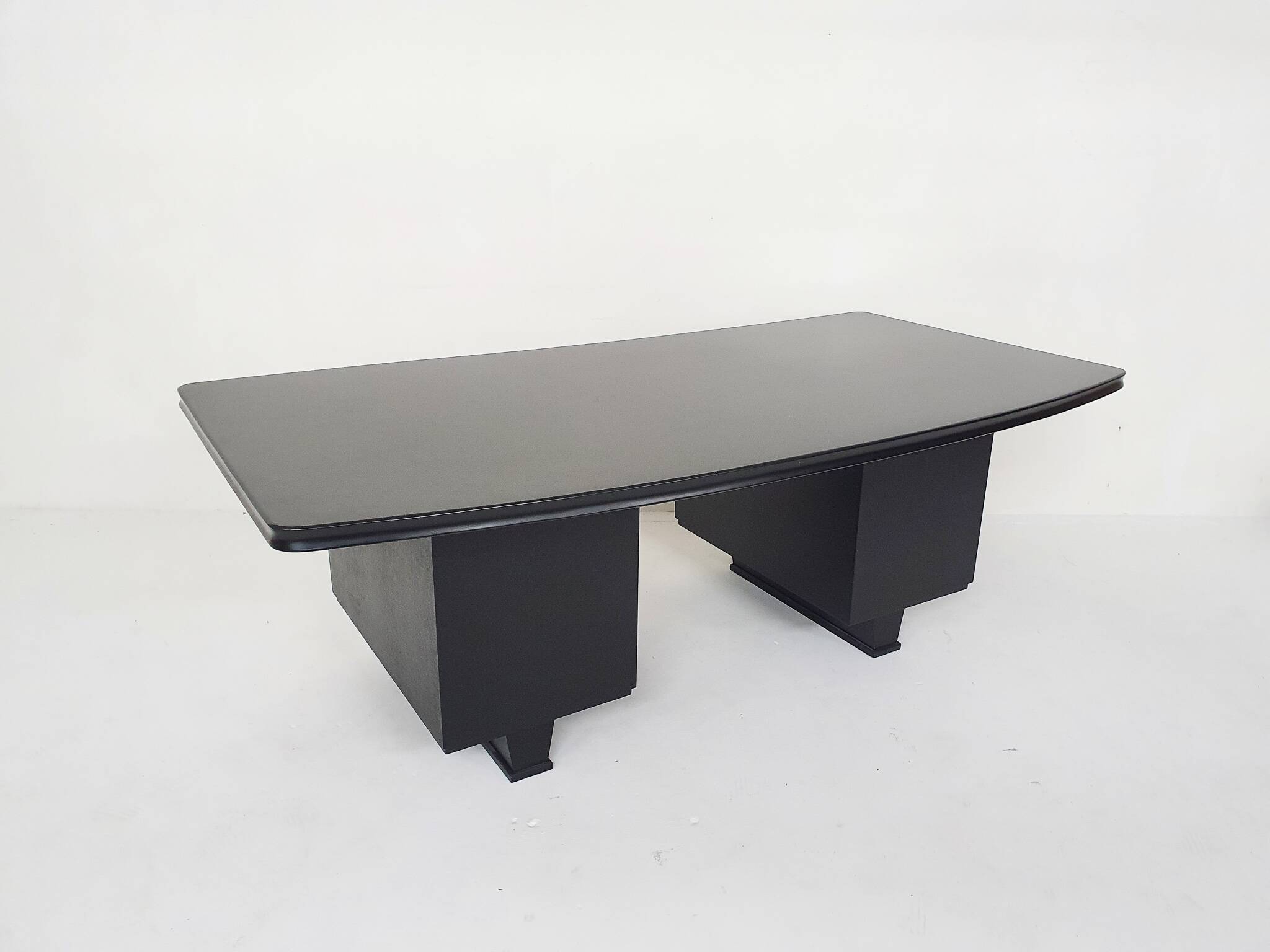 Bureau exécutif en bois noir, années 1960