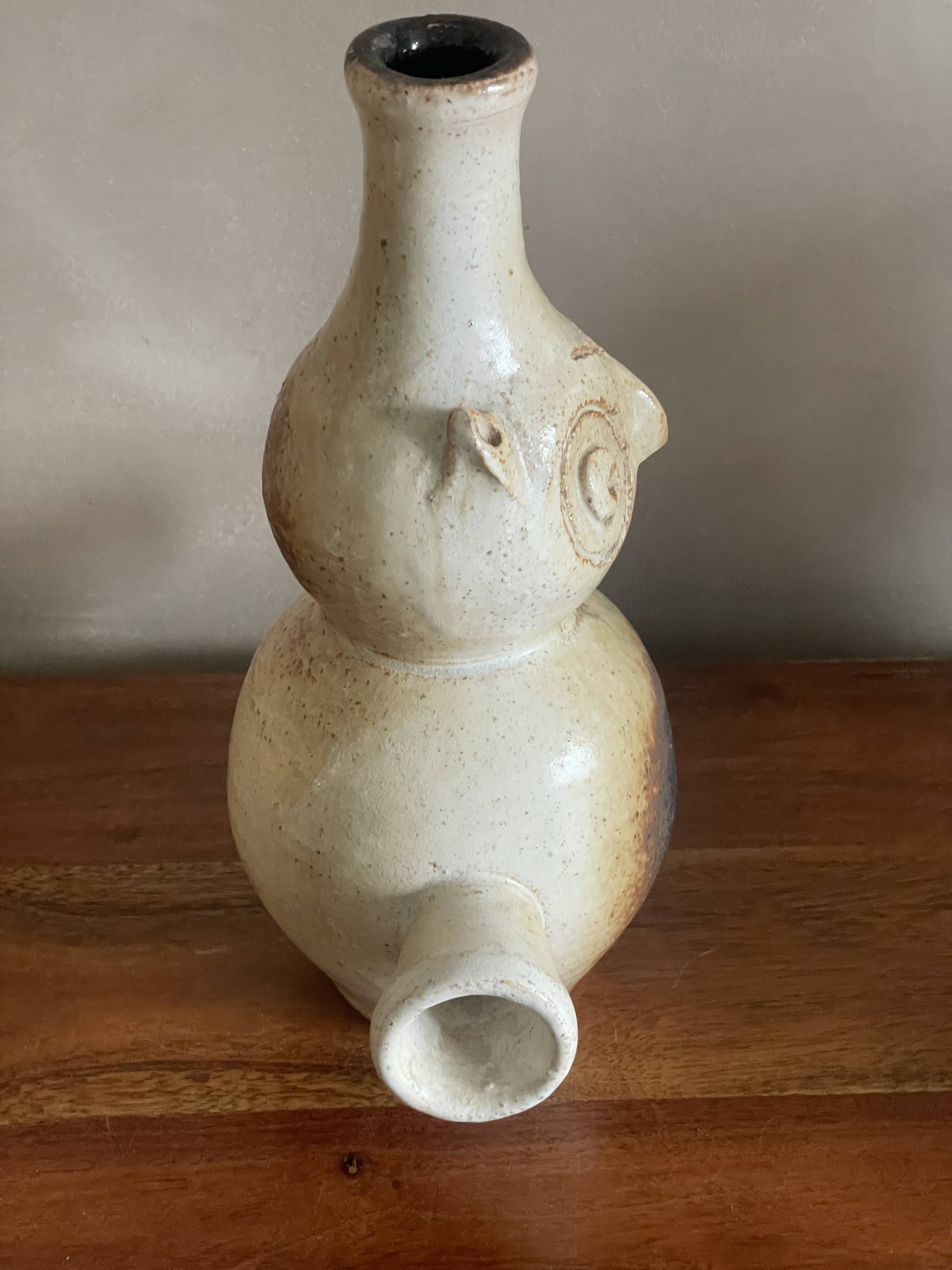 Zoomorphic owl base in sandstone